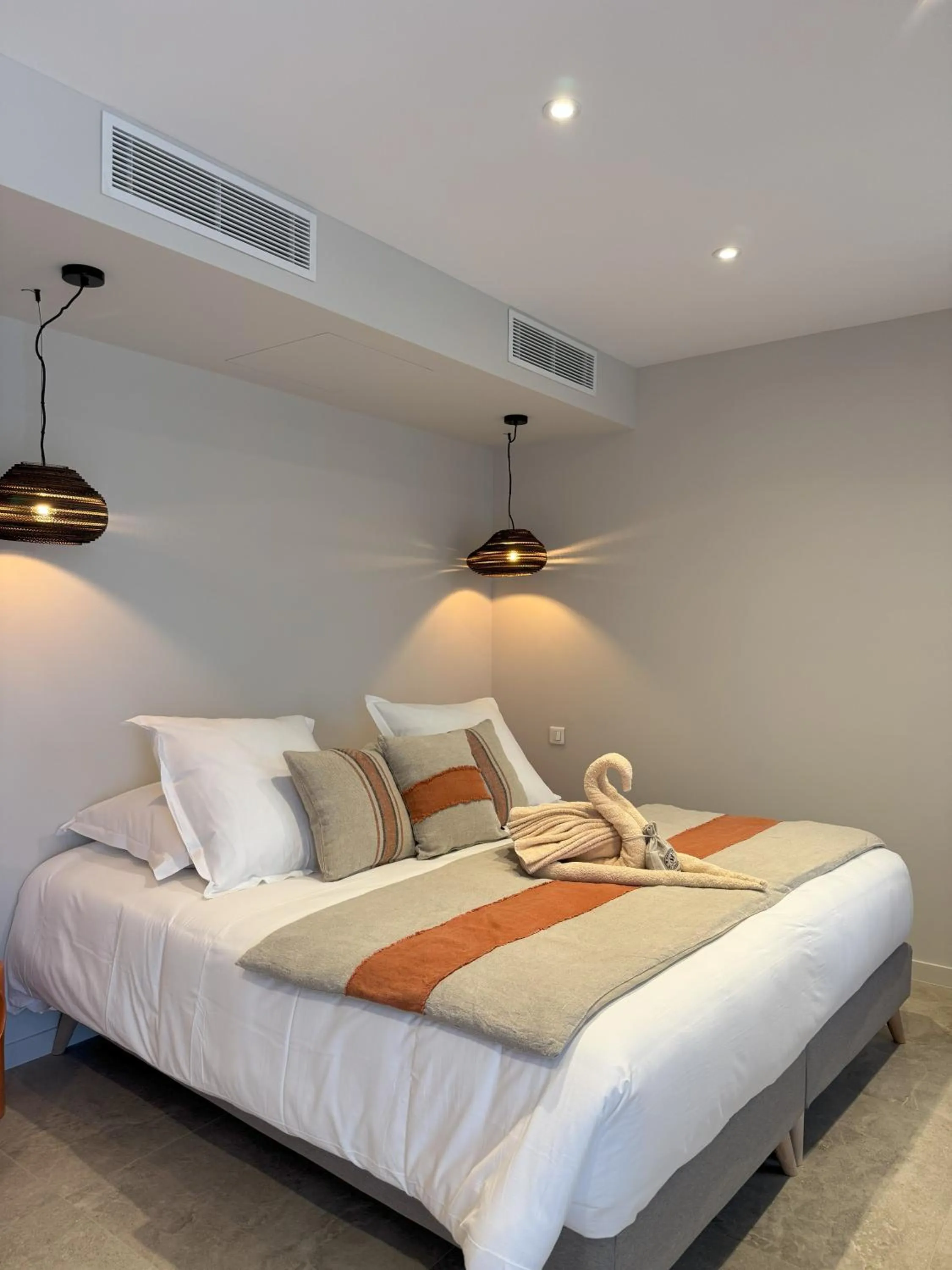 Property building, Bed in Hôtel confidentiel Le Grecale