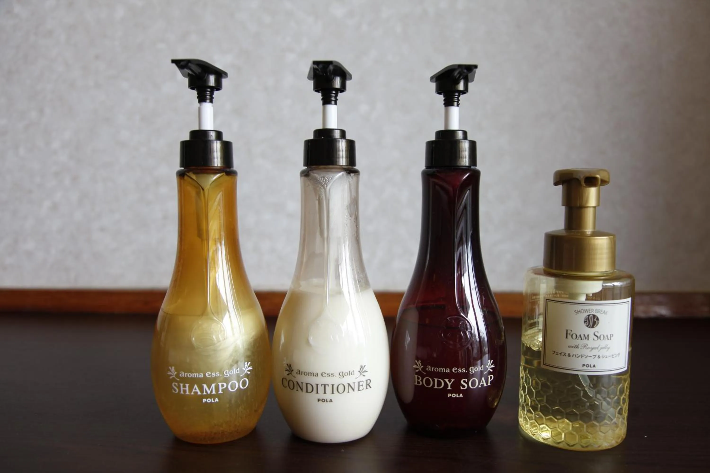 Photo of the whole room in Palace In Moon Beach