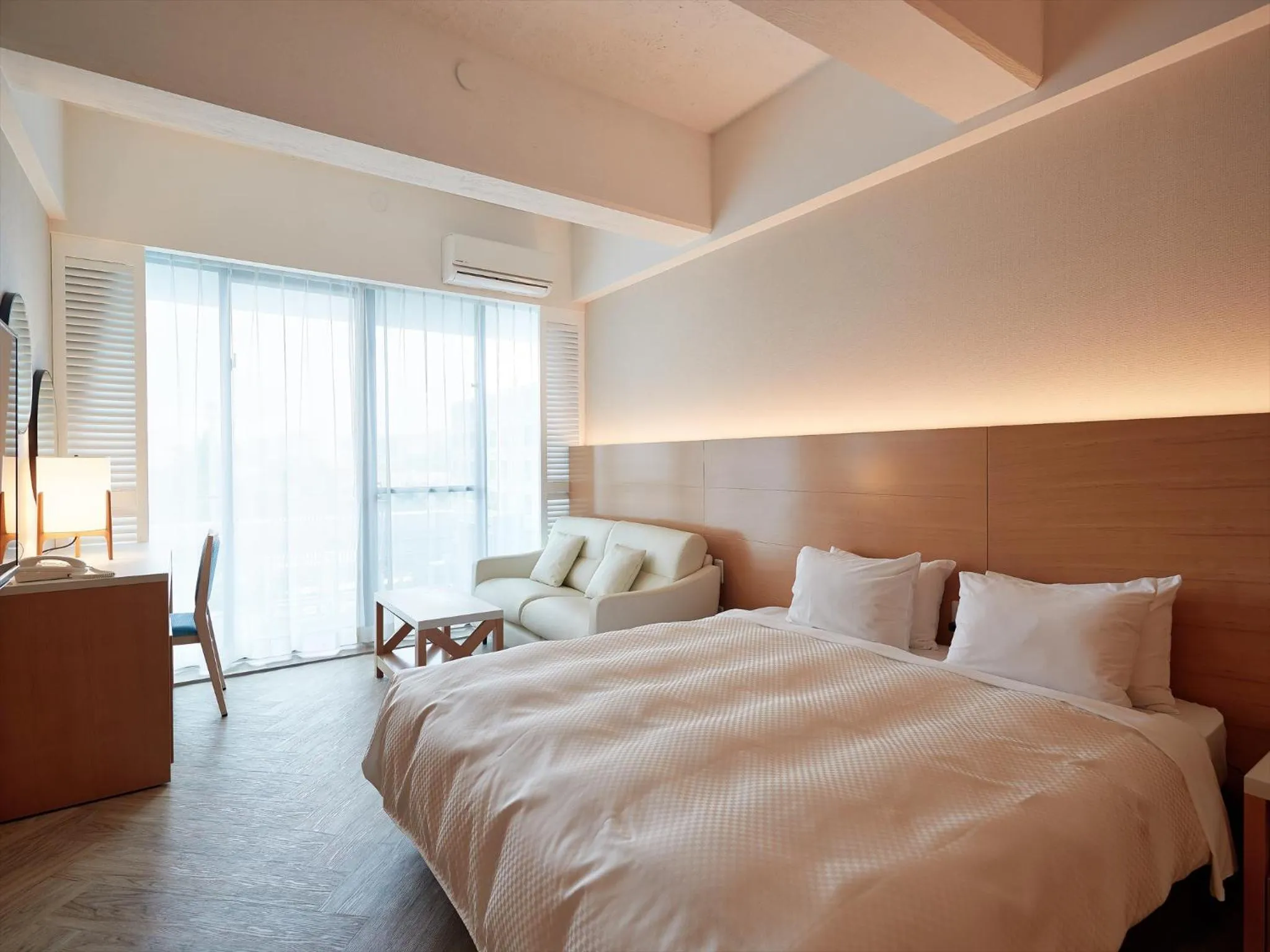 Photo of the whole room, Bed in Palace In Moon Beach