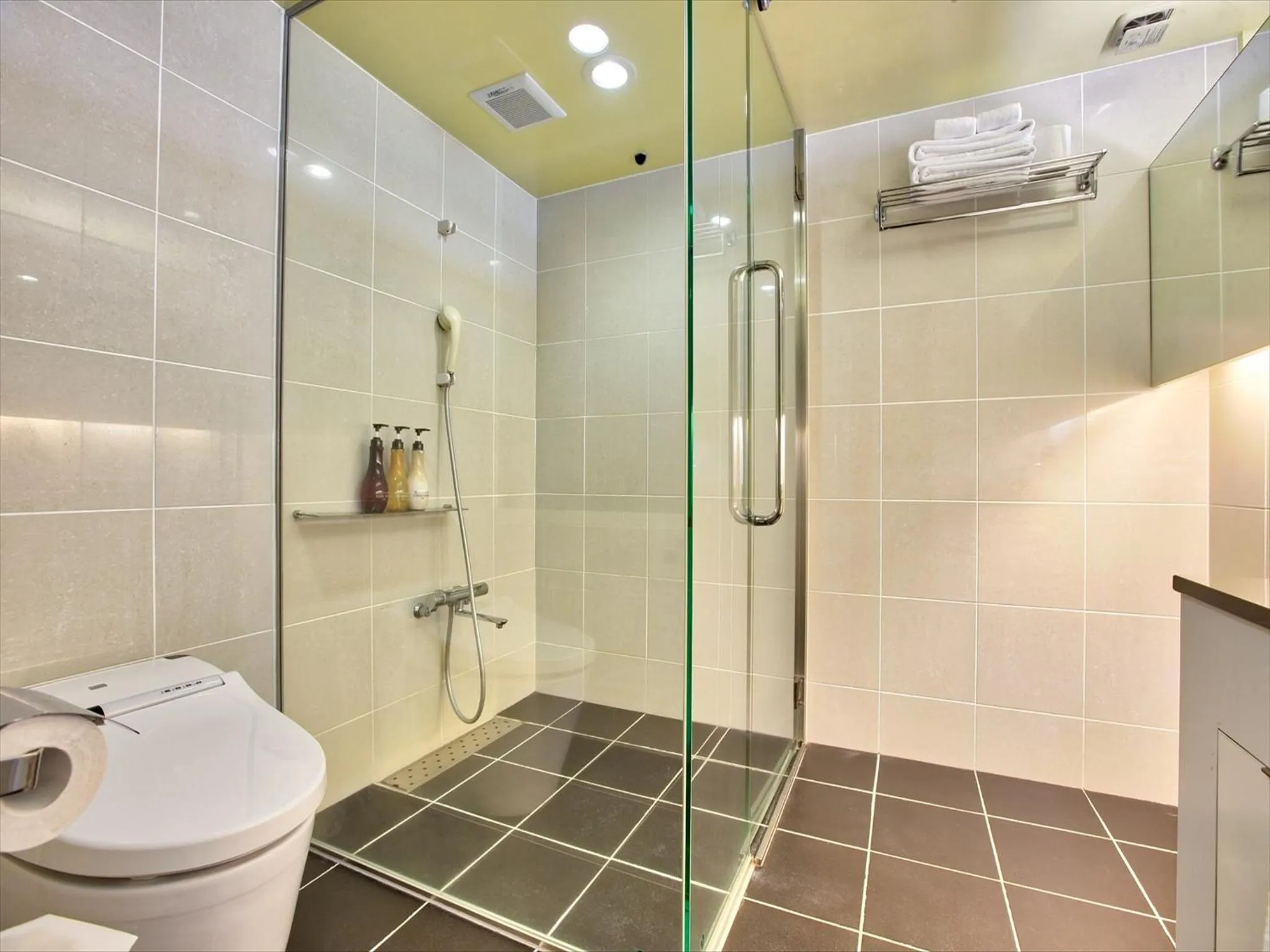 Shower in Palace In Moon Beach