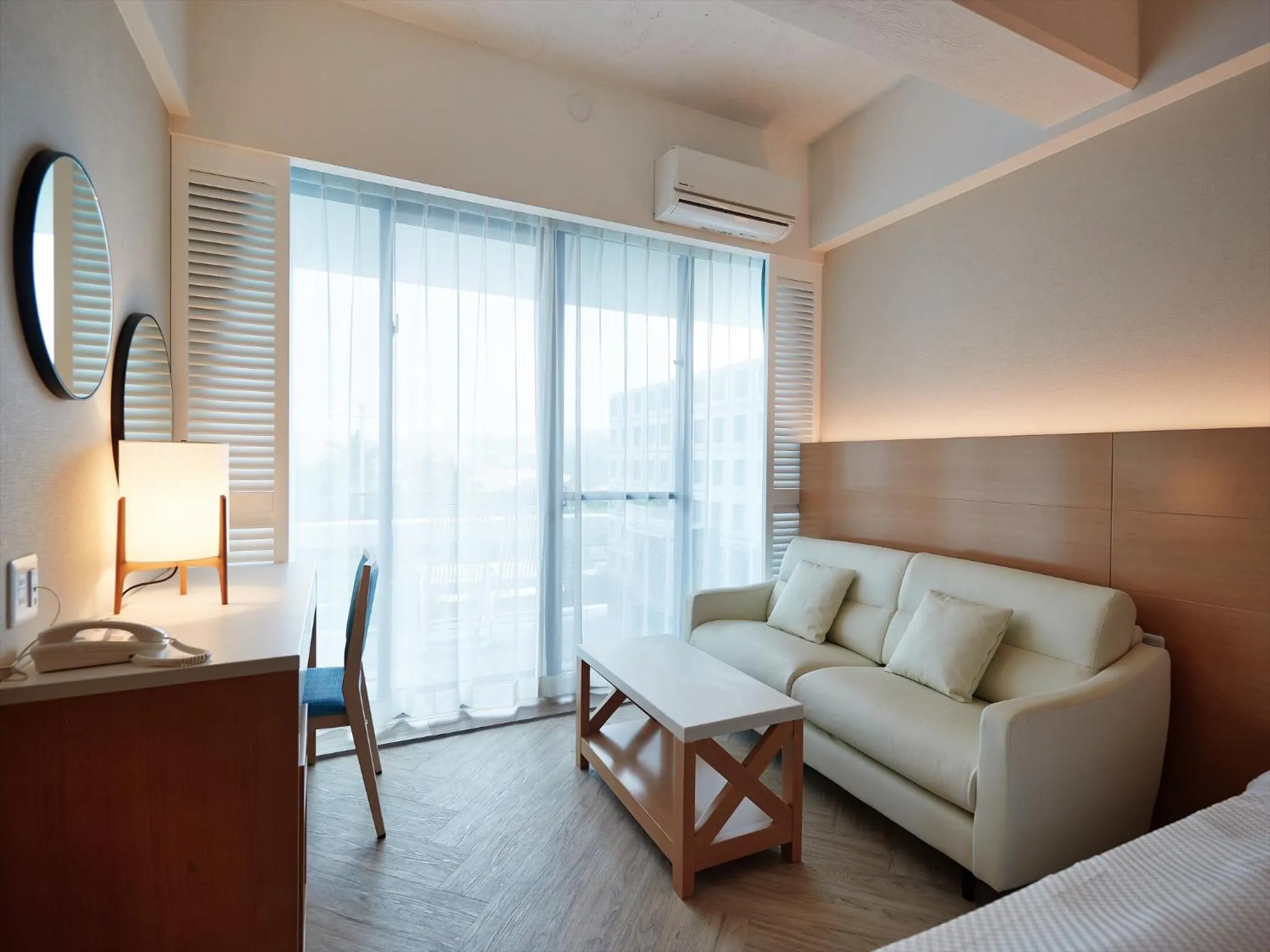 Photo of the whole room in Palace In Moon Beach