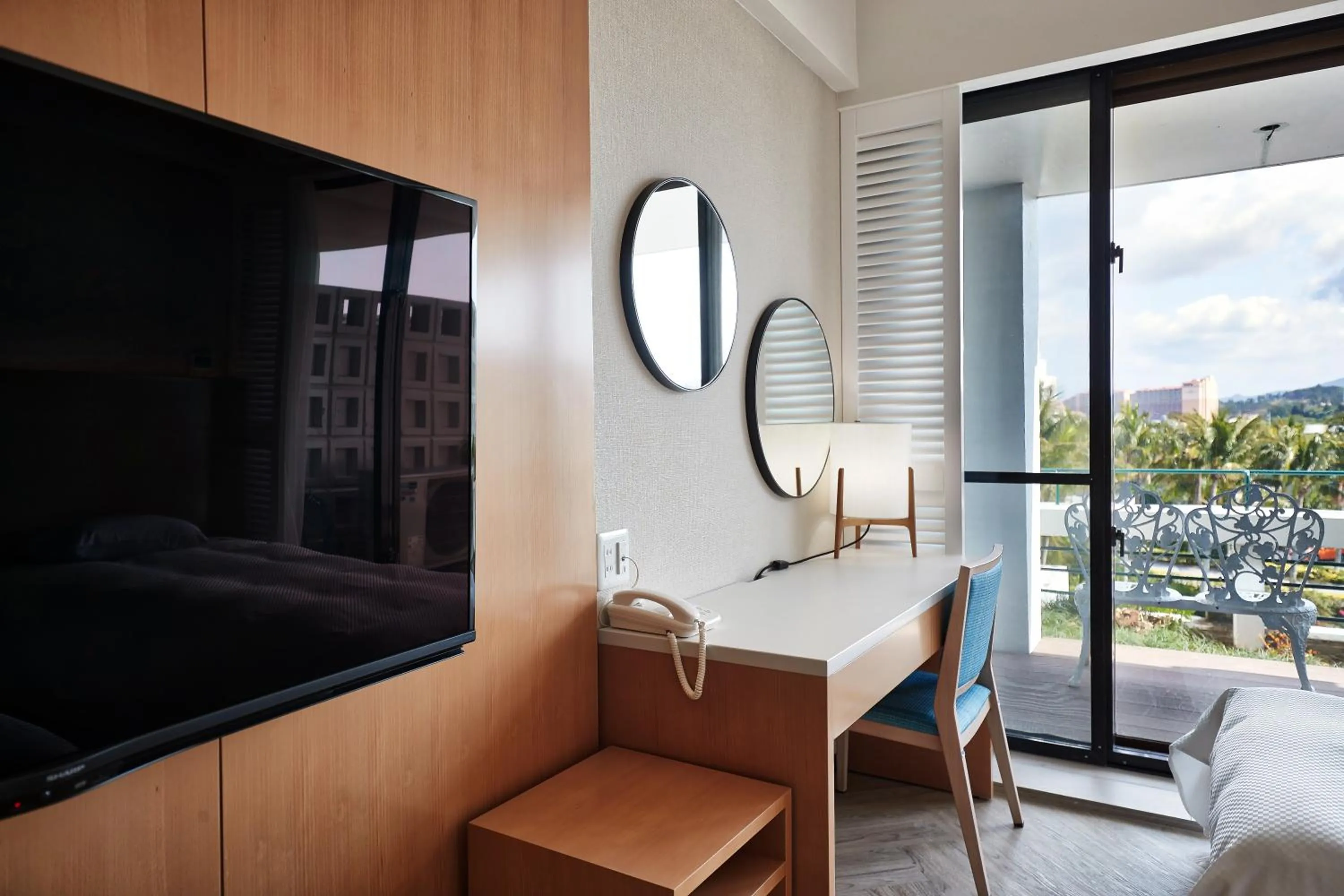 Photo of the whole room in Palace In Moon Beach