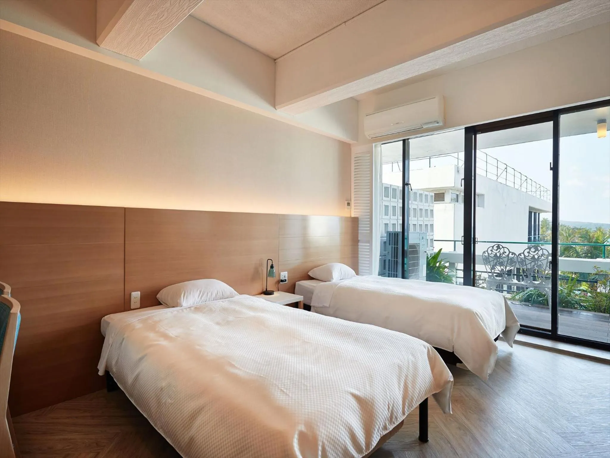 Photo of the whole room, Bed in Palace In Moon Beach