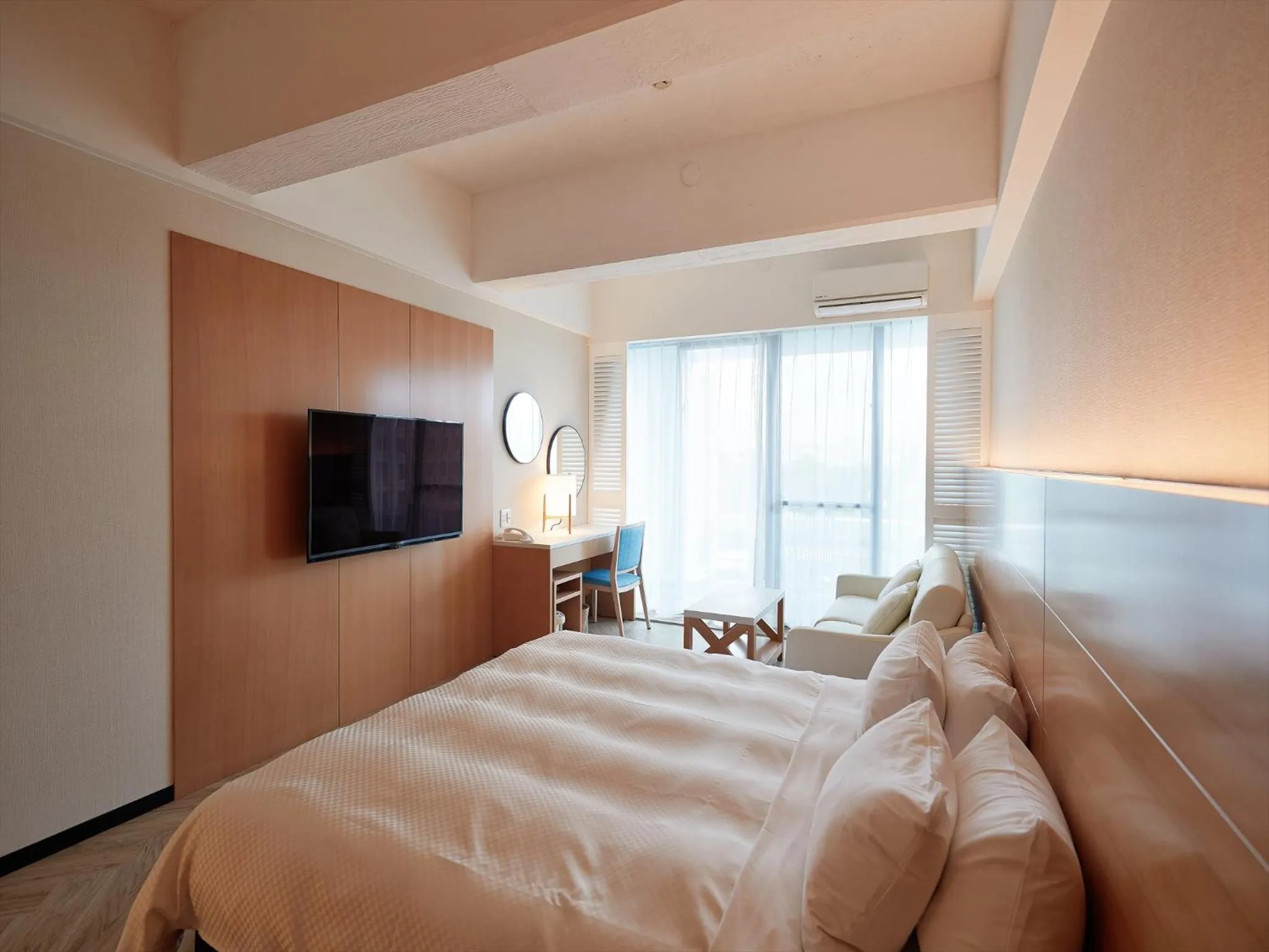 Photo of the whole room, Bed in Palace In Moon Beach