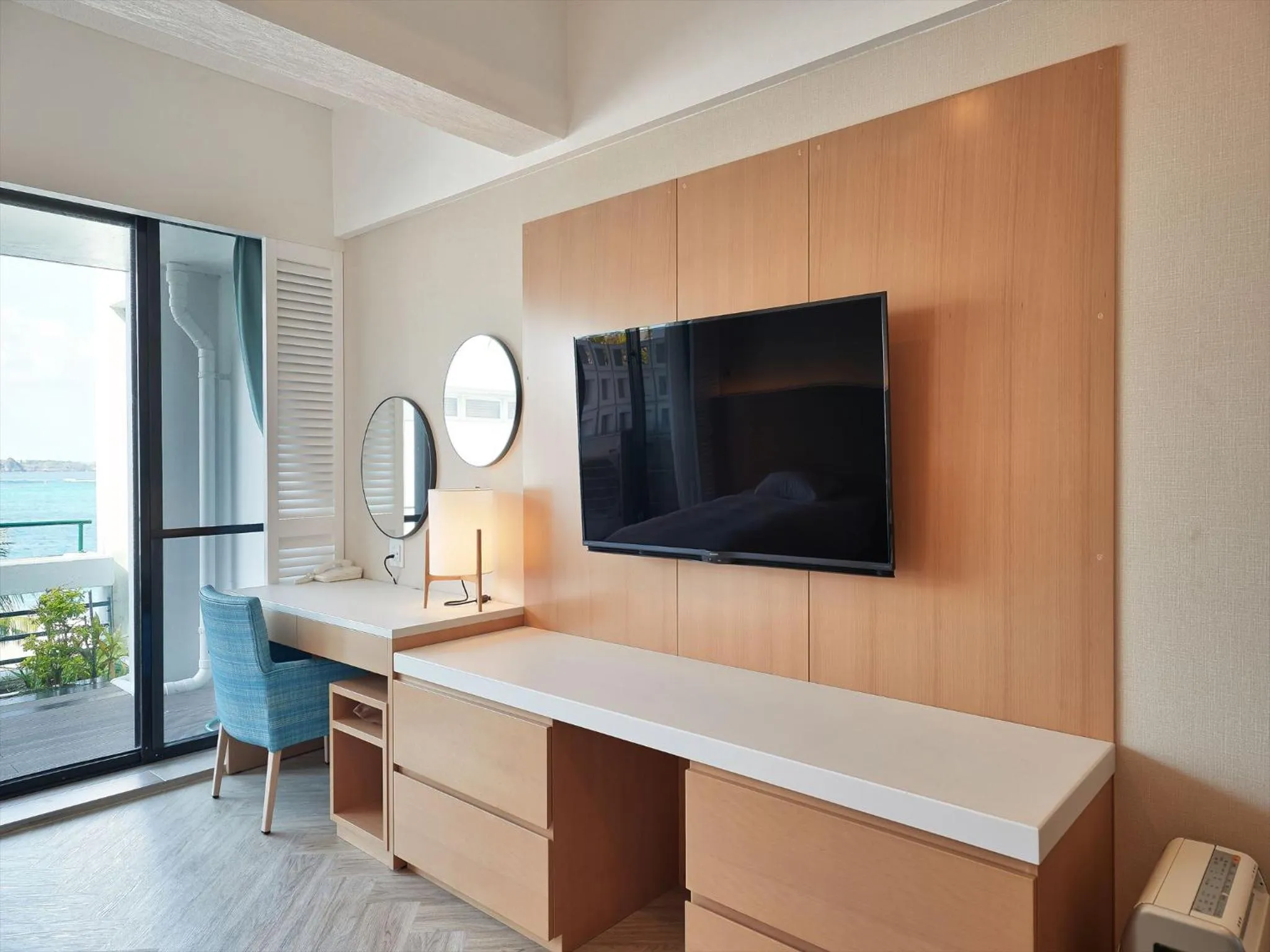 Photo of the whole room, Bed in Palace In Moon Beach