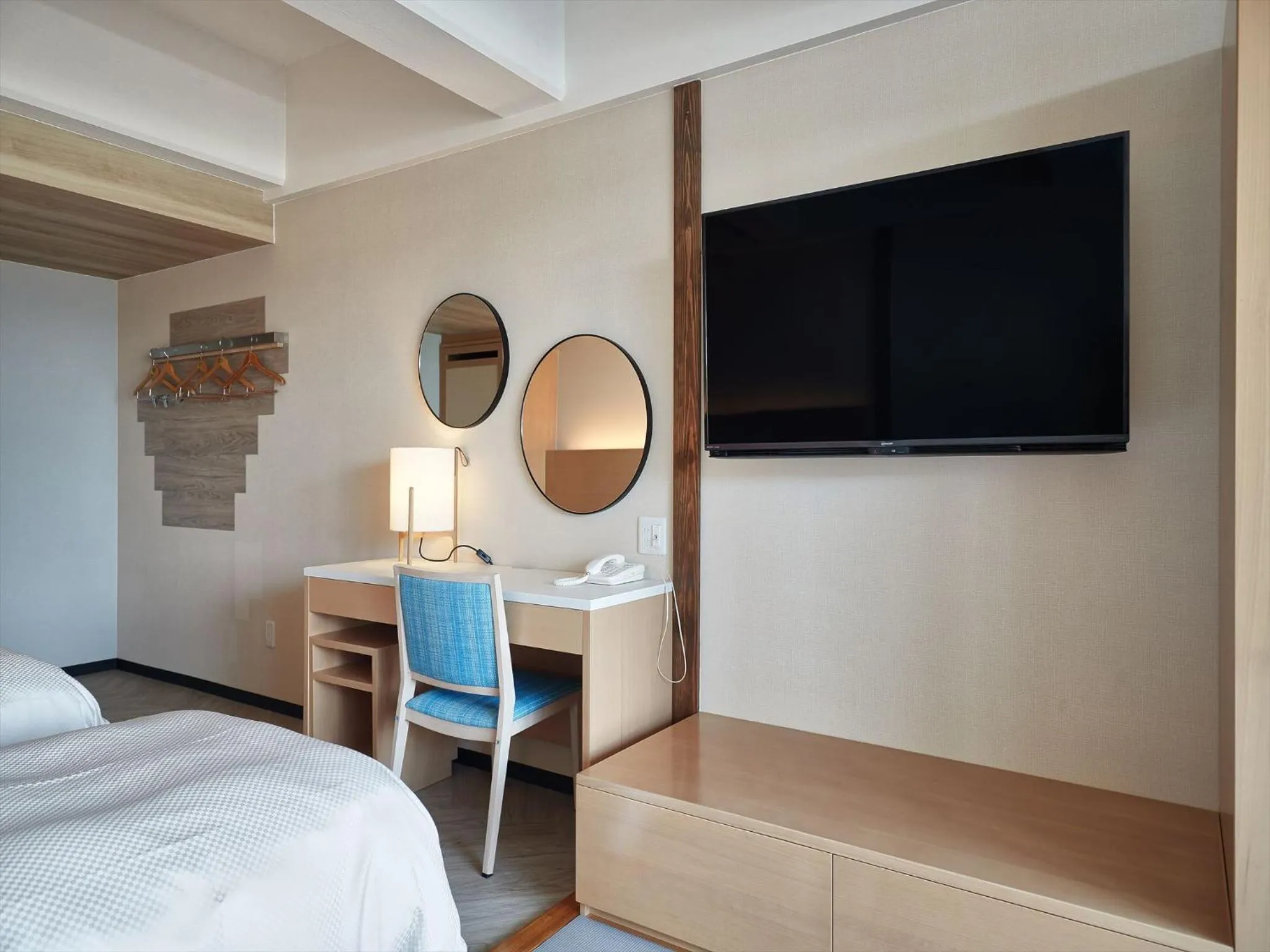 Photo of the whole room, Bed in Palace In Moon Beach