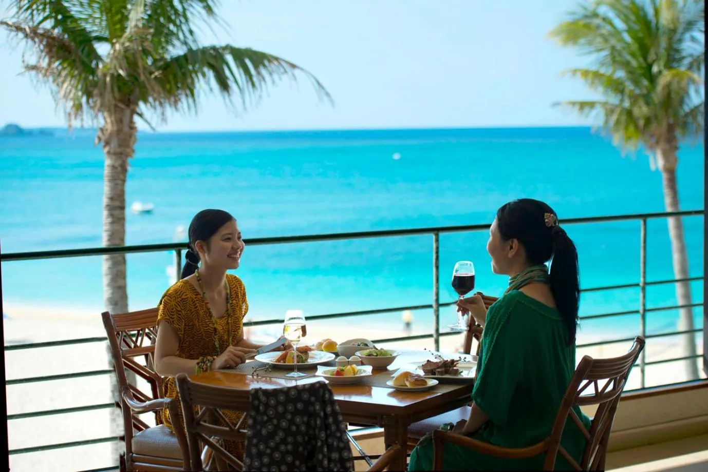 Restaurant/places to eat in Palace In Moon Beach