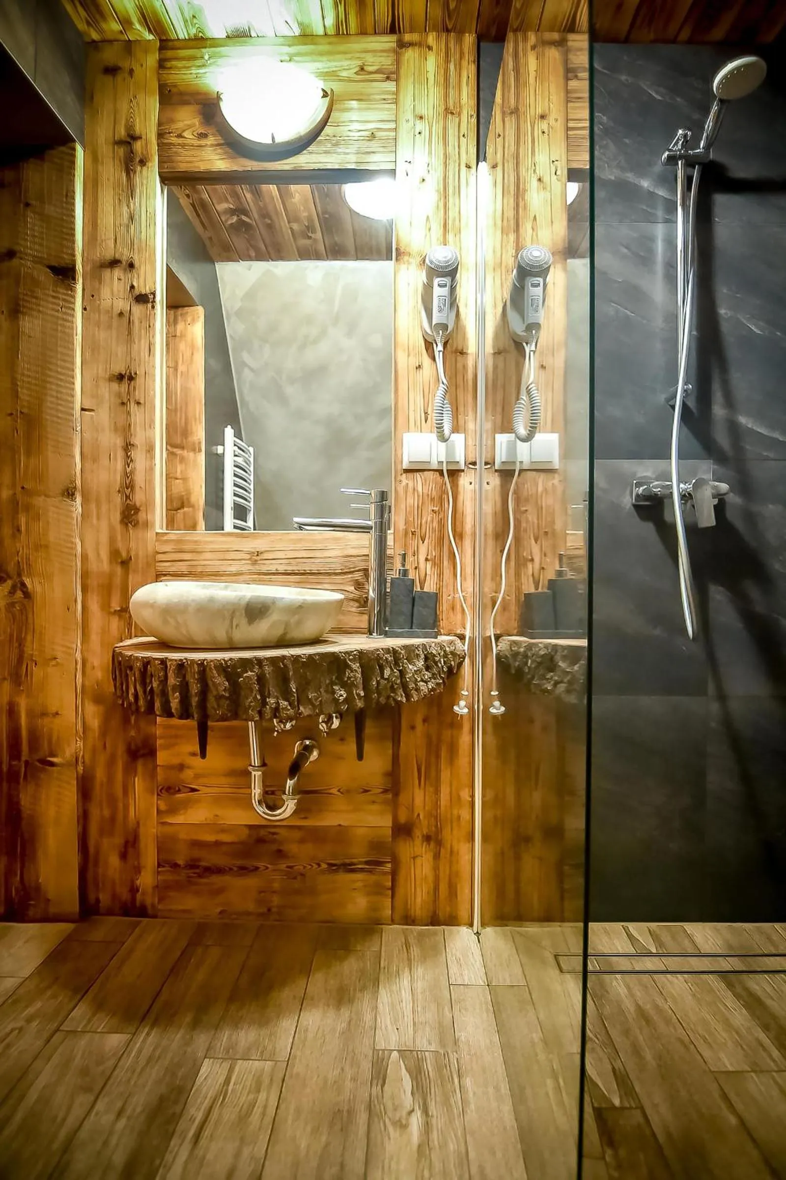 Shower in Zajazd Teremulka