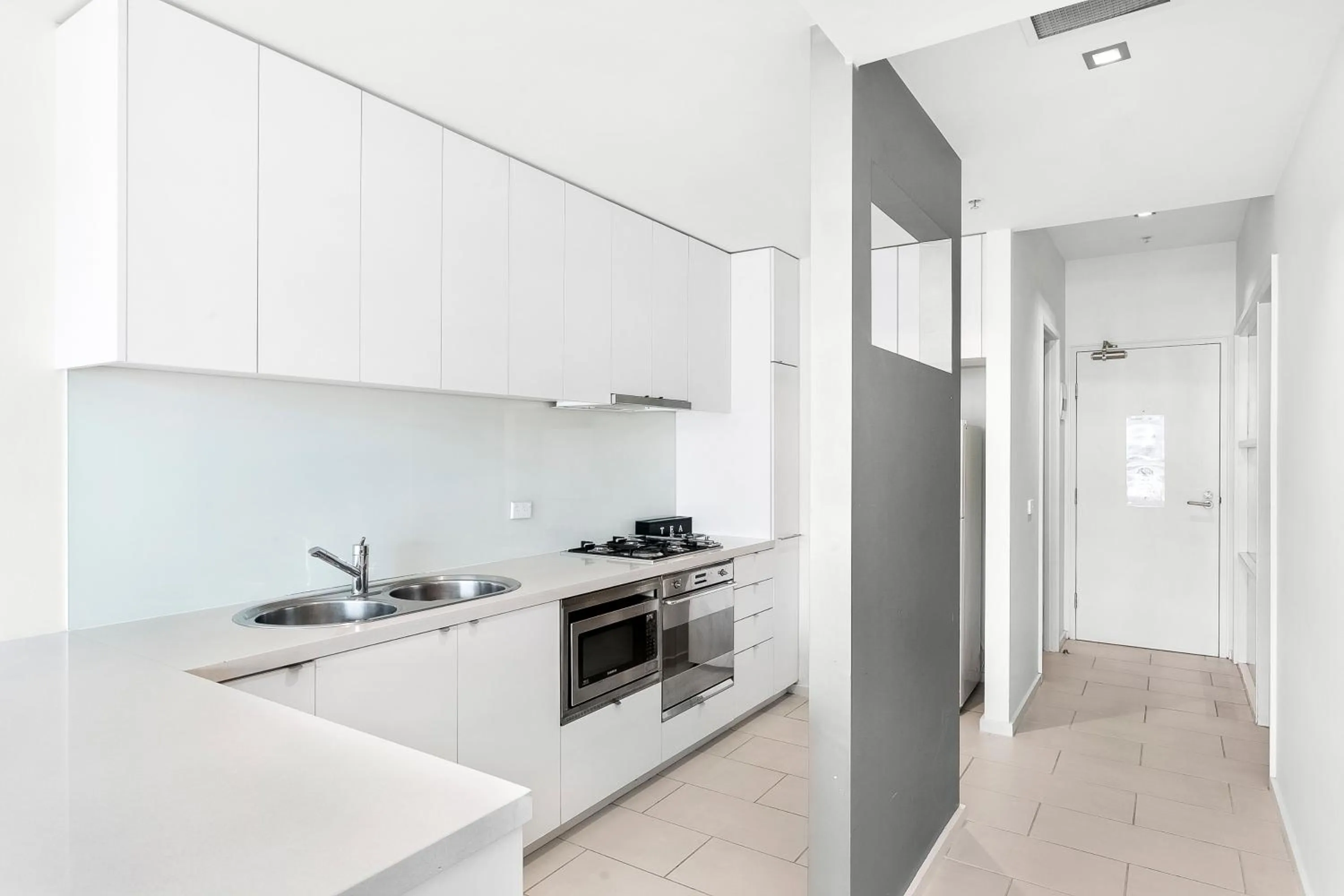 Kitchen or kitchenette in Waterfront Melbourne Apartments