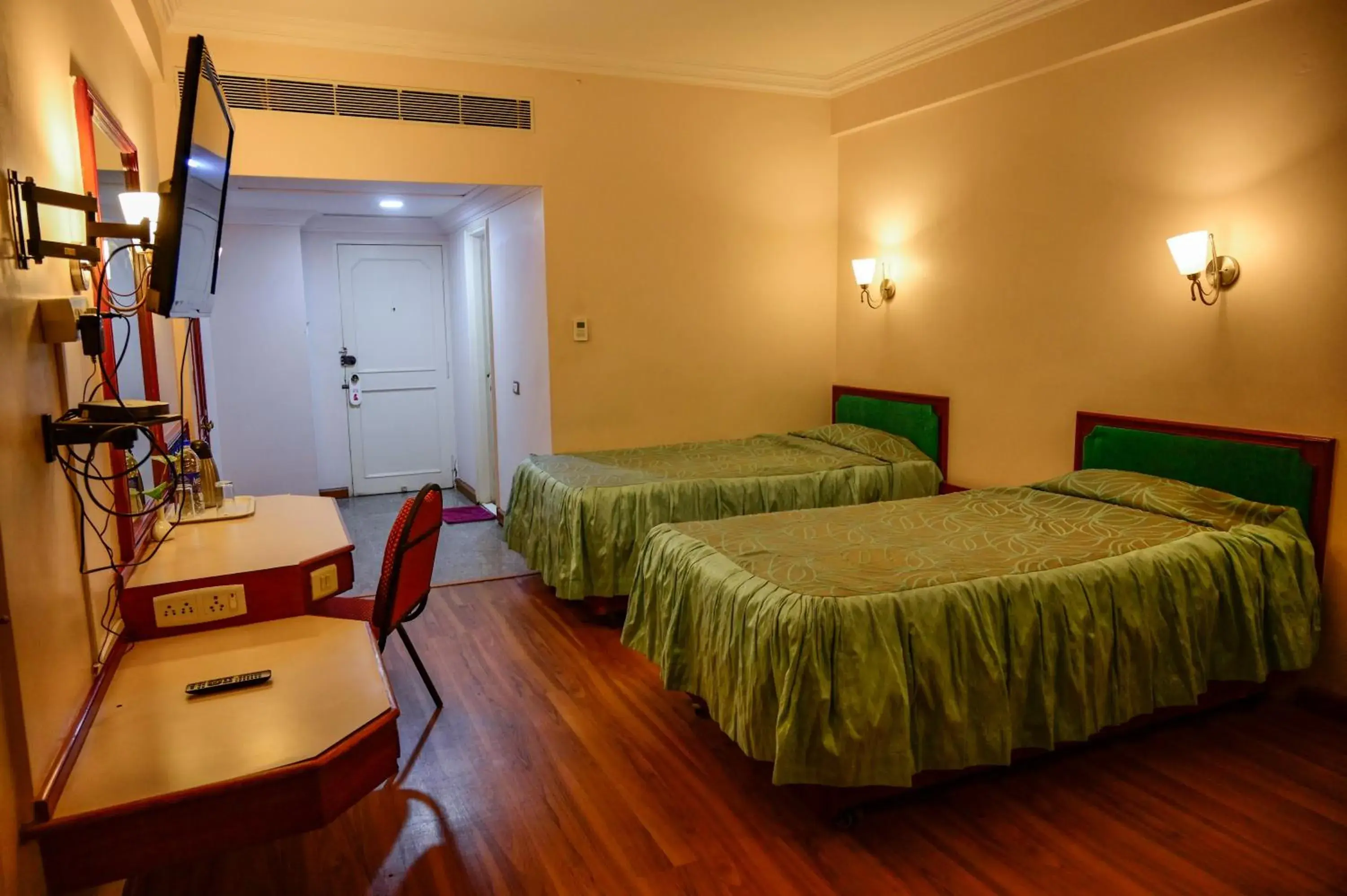 Deluxe Double Room in Maya's Kings Kourt Deluxe Double Room in Maya's Kings Kourt