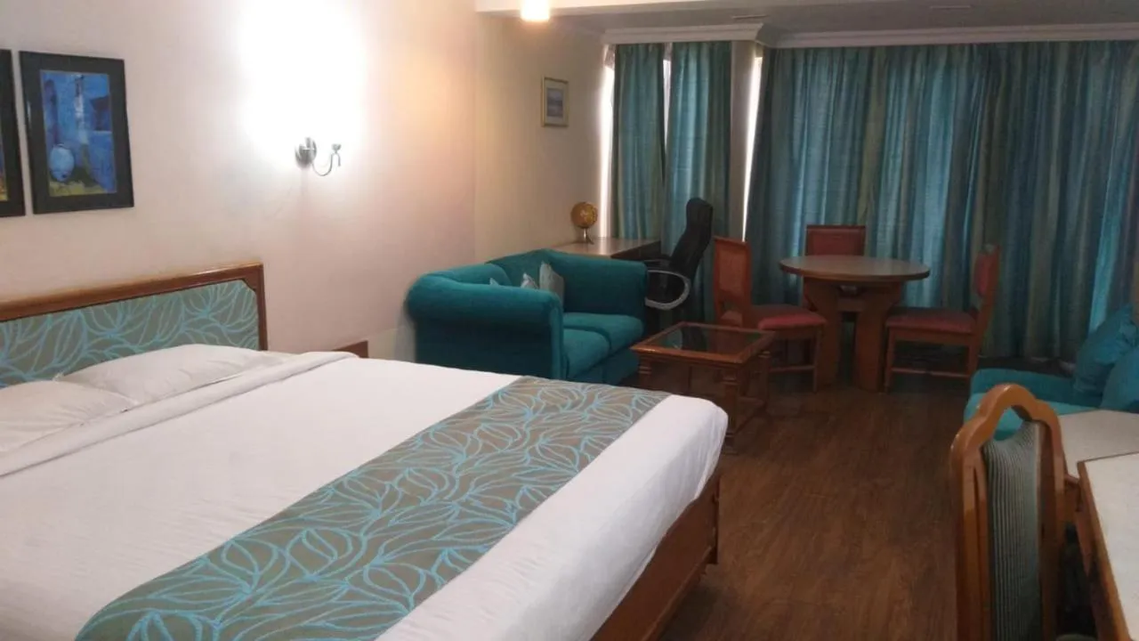 Photo of the whole room in Maya's Kings Kourt