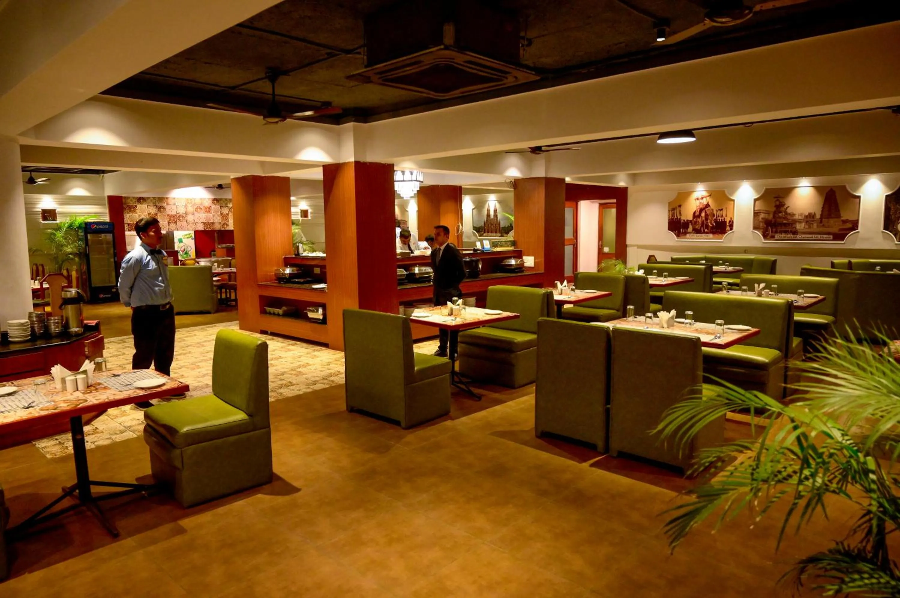 Restaurant/places to eat in Maya's Kings Kourt