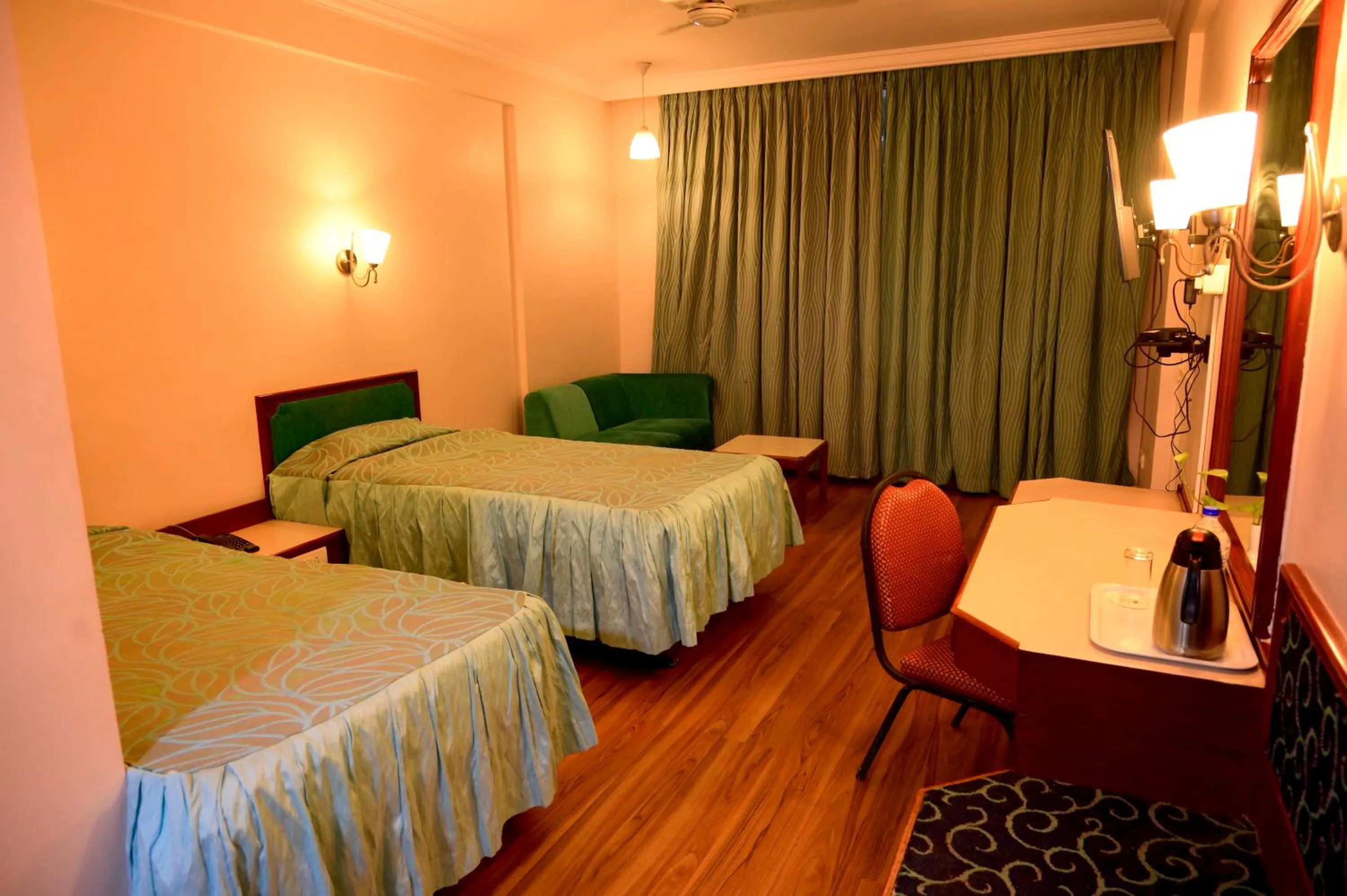 Photo of the whole room in Maya's Kings Kourt