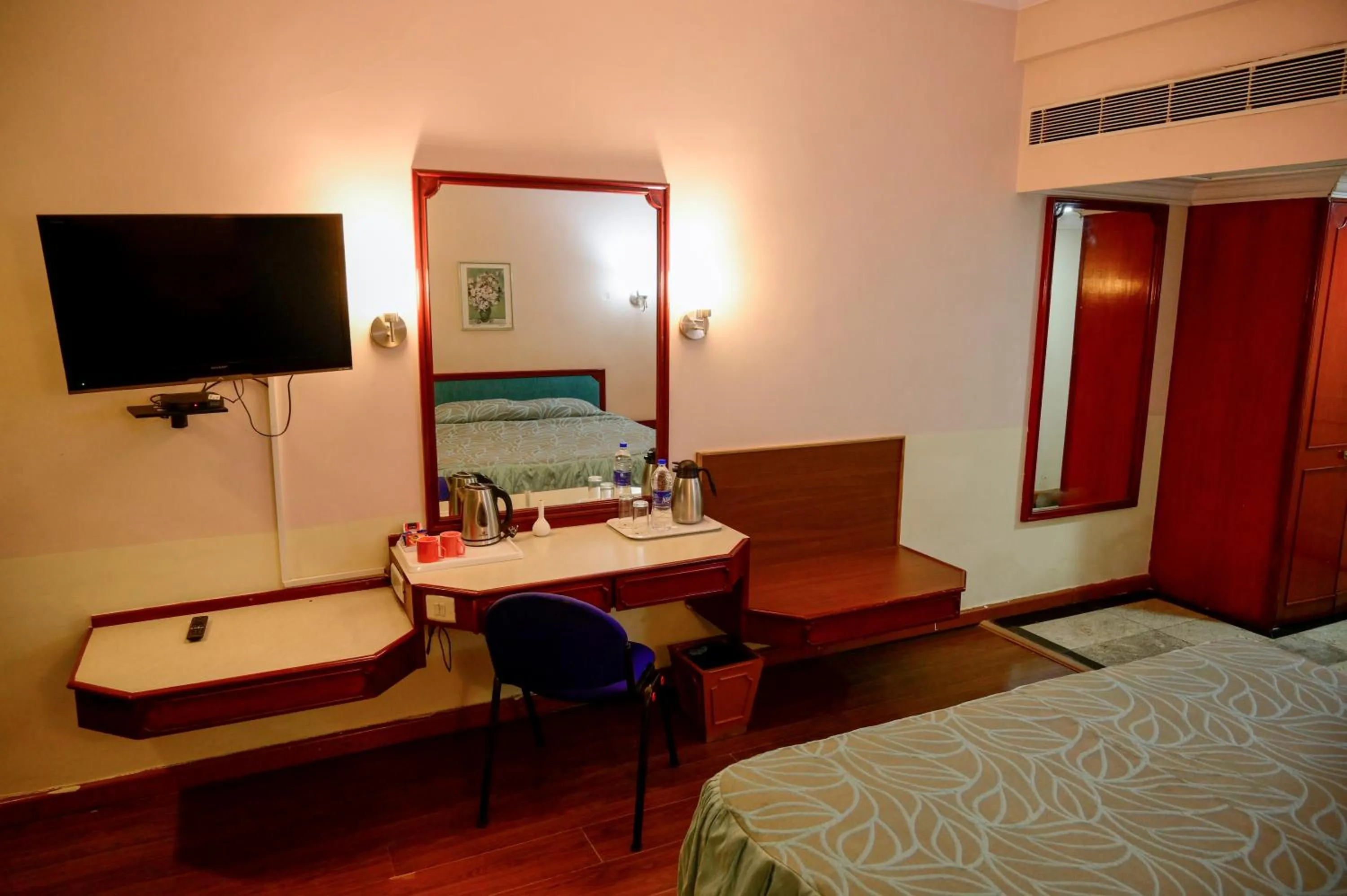 TV and multimedia in Maya's Kings Kourt