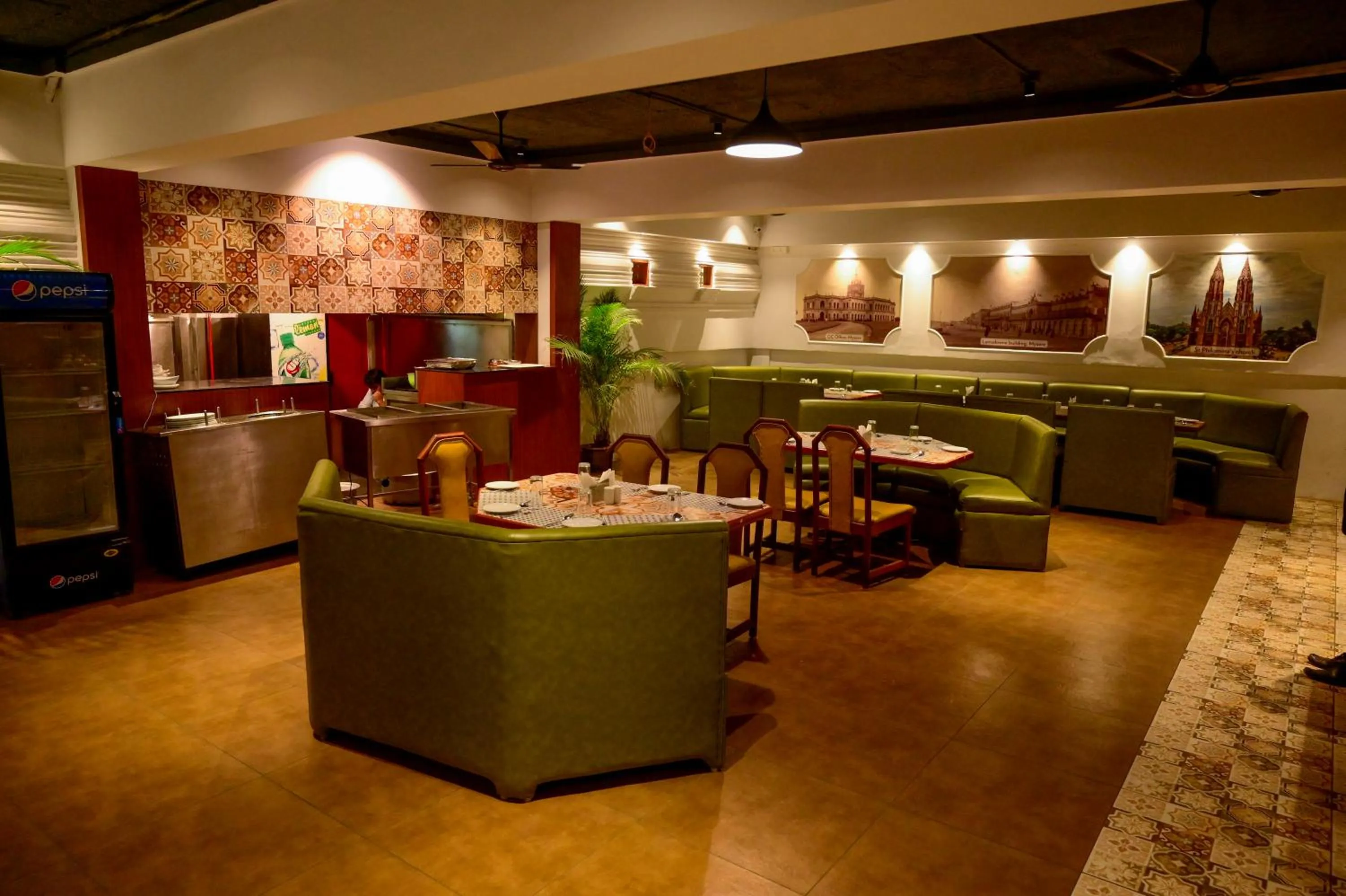 Restaurant/places to eat in Maya's Kings Kourt