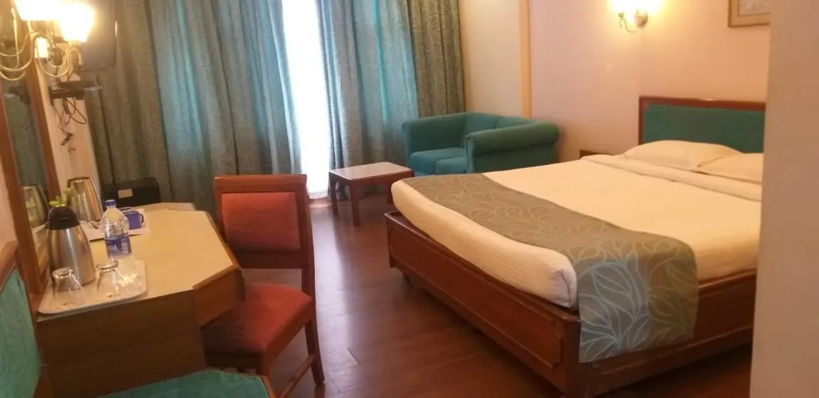 Photo of the whole room in Maya's Kings Kourt