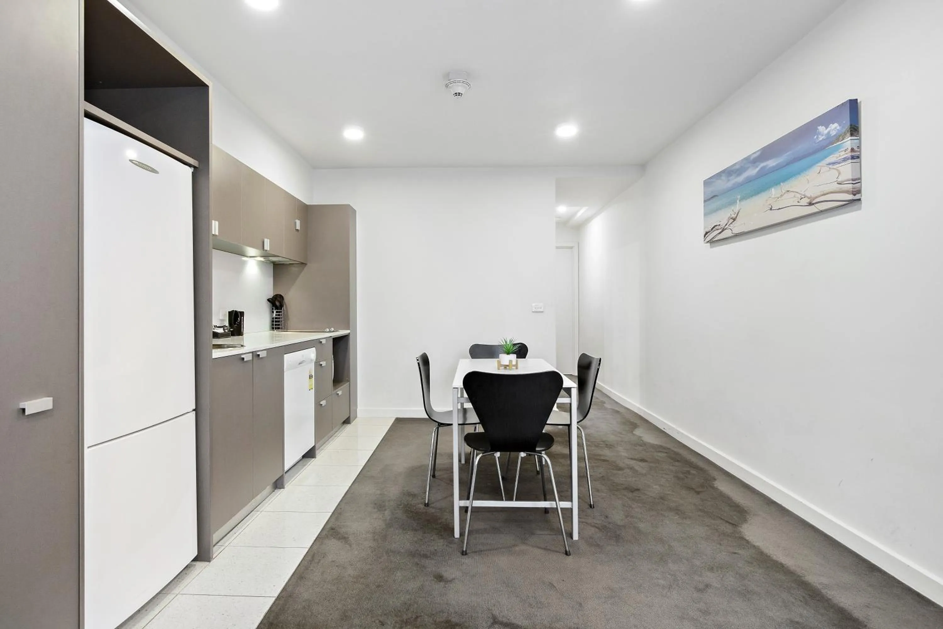 Kitchen or kitchenette in Cosmopolitan Hotel and Apartments