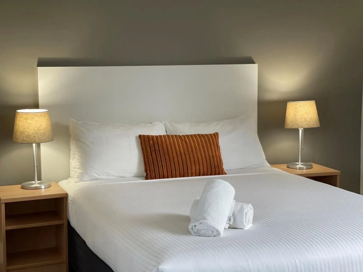 Bed in Cosmopolitan Hotel and Apartments