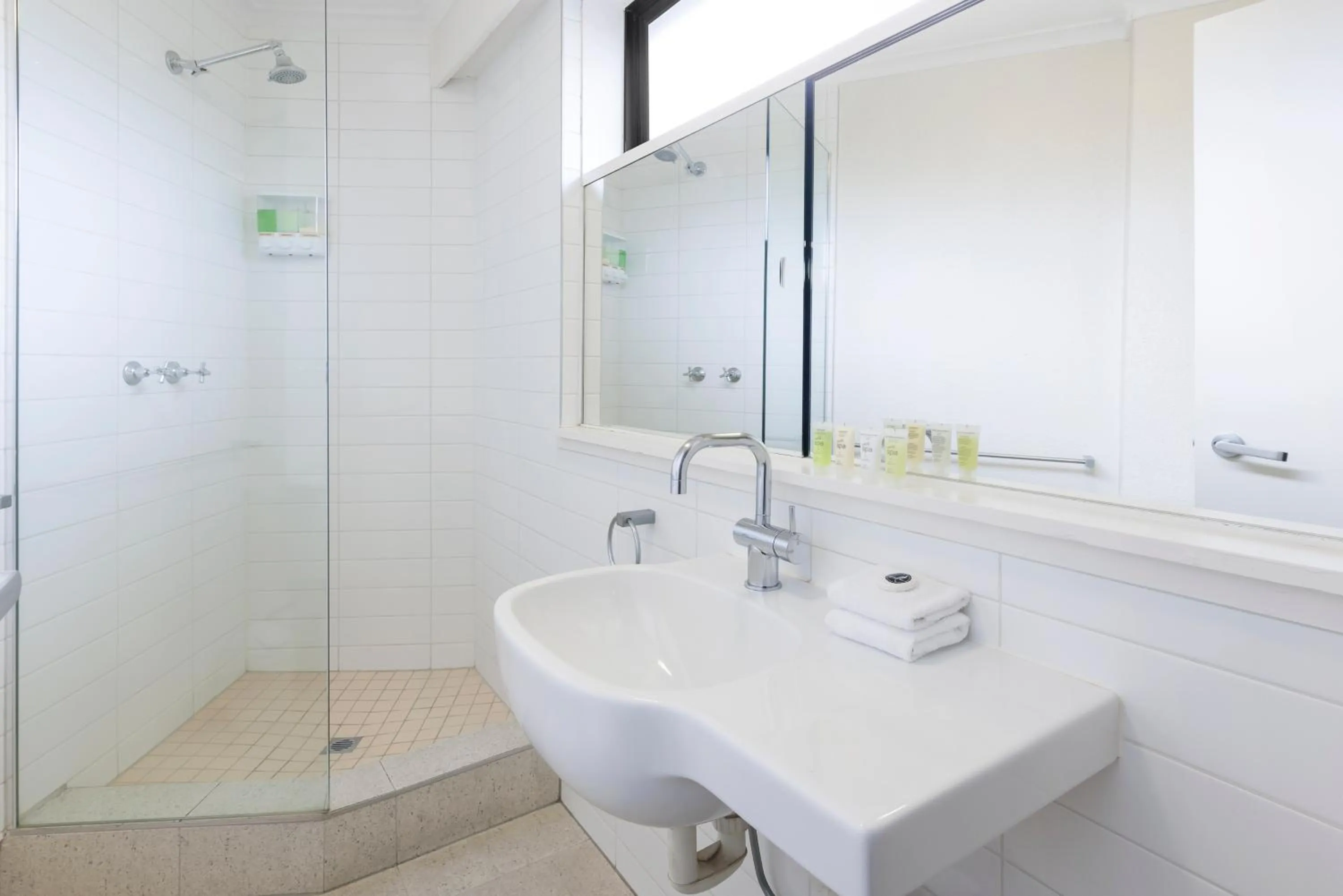 Shower in Cosmopolitan Hotel and Apartments