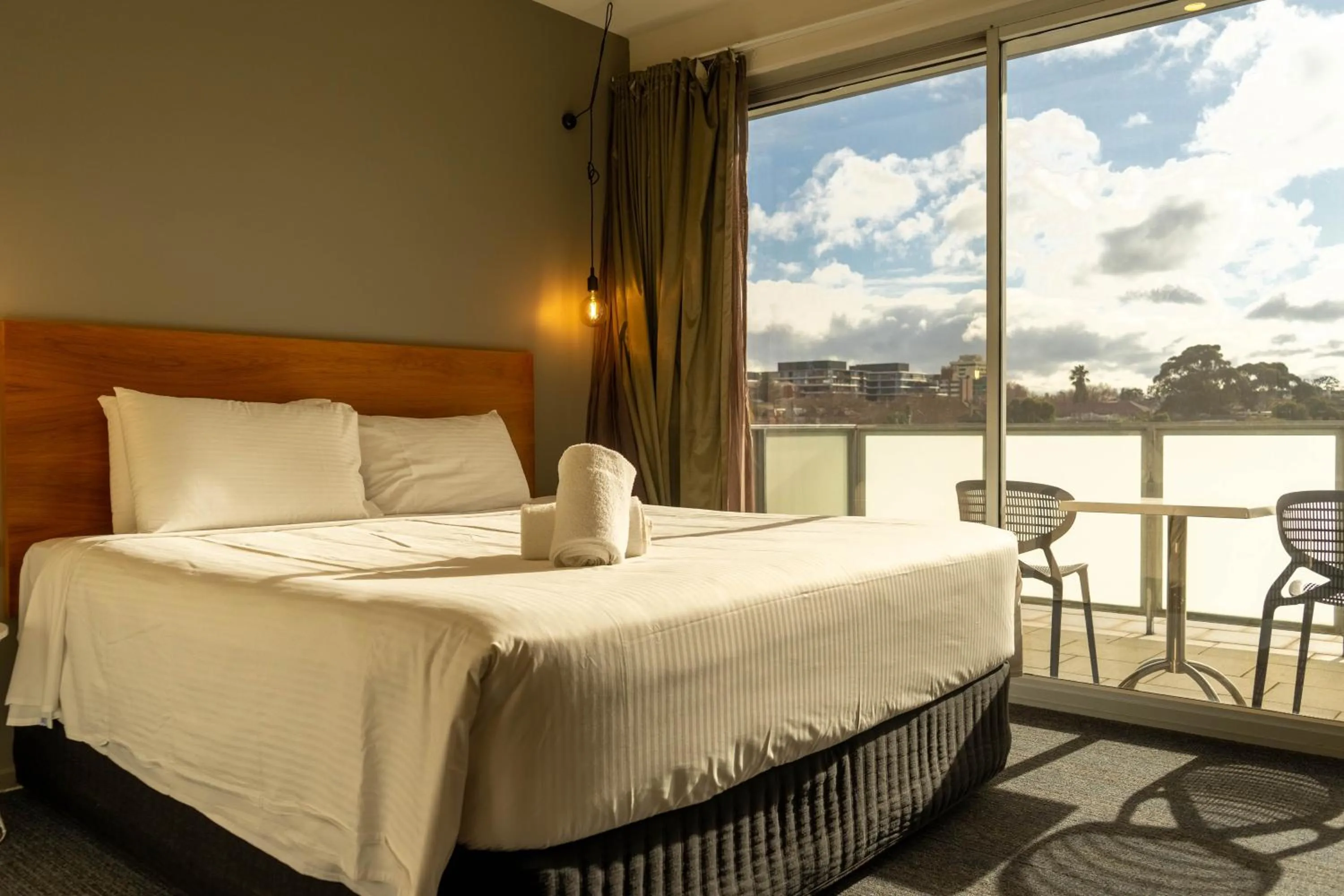 Bed in Cosmopolitan Hotel and Apartments