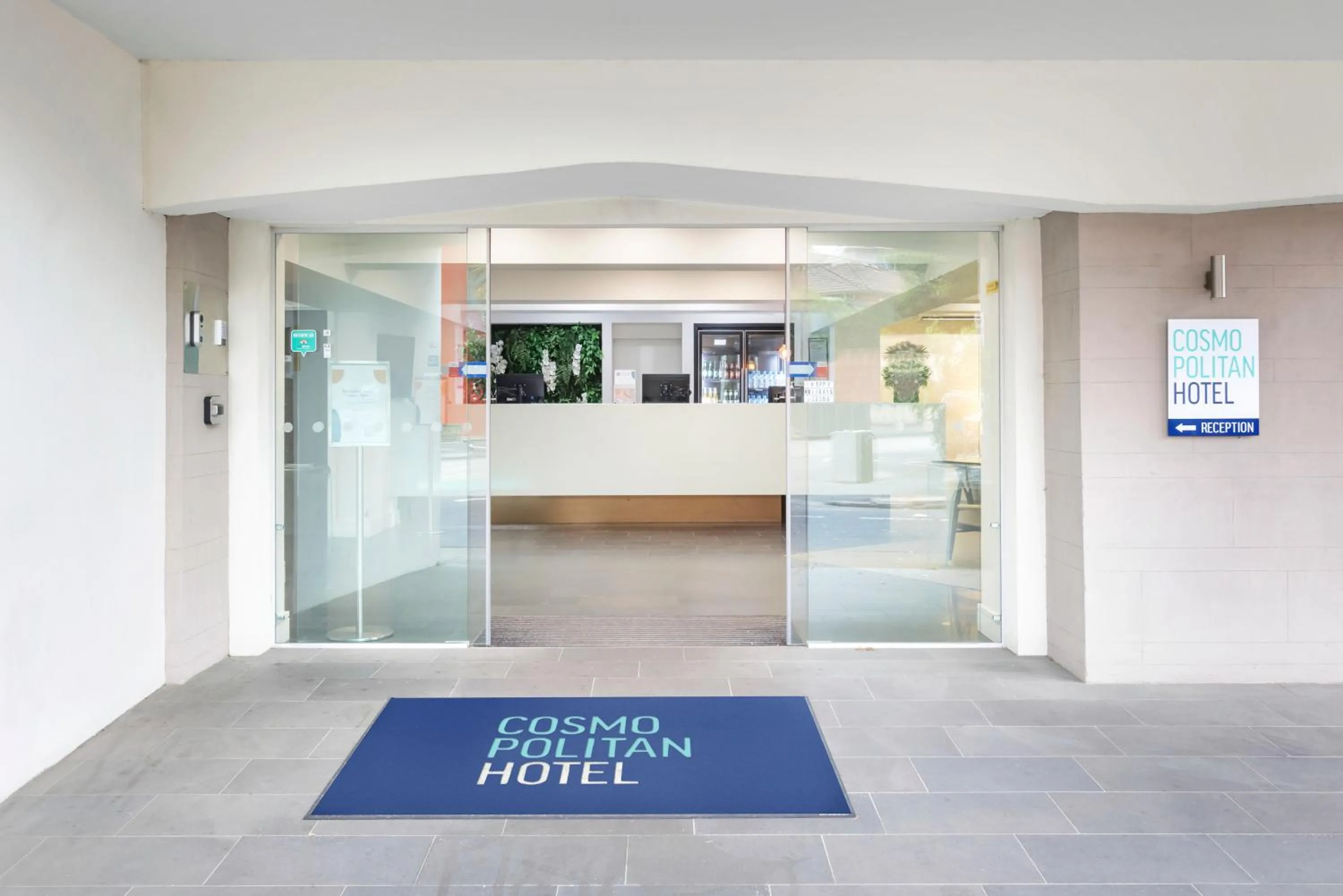 Lobby or reception in Cosmopolitan Hotel and Apartments