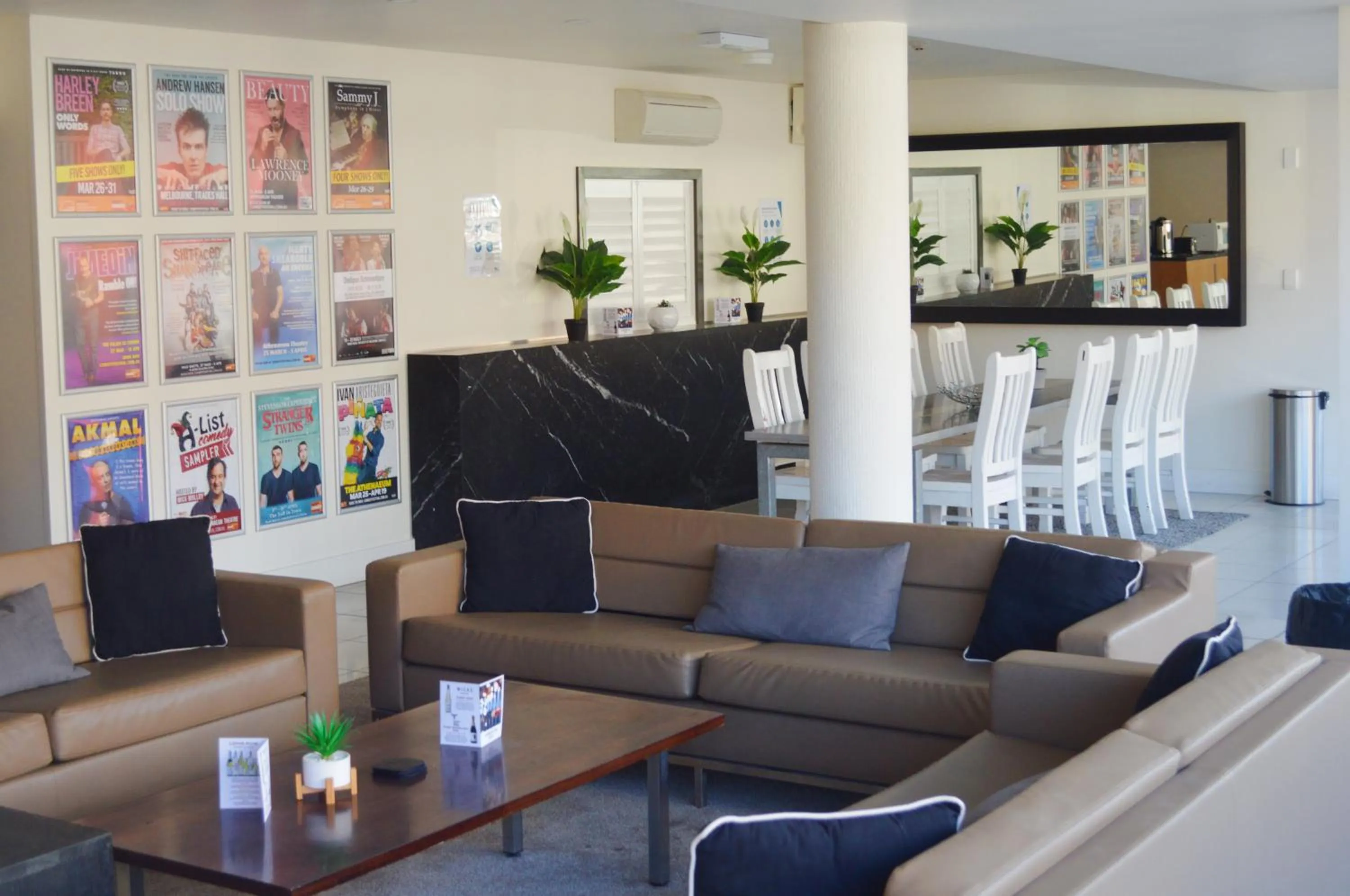 Communal lounge/ TV room in Cosmopolitan Hotel and Apartments