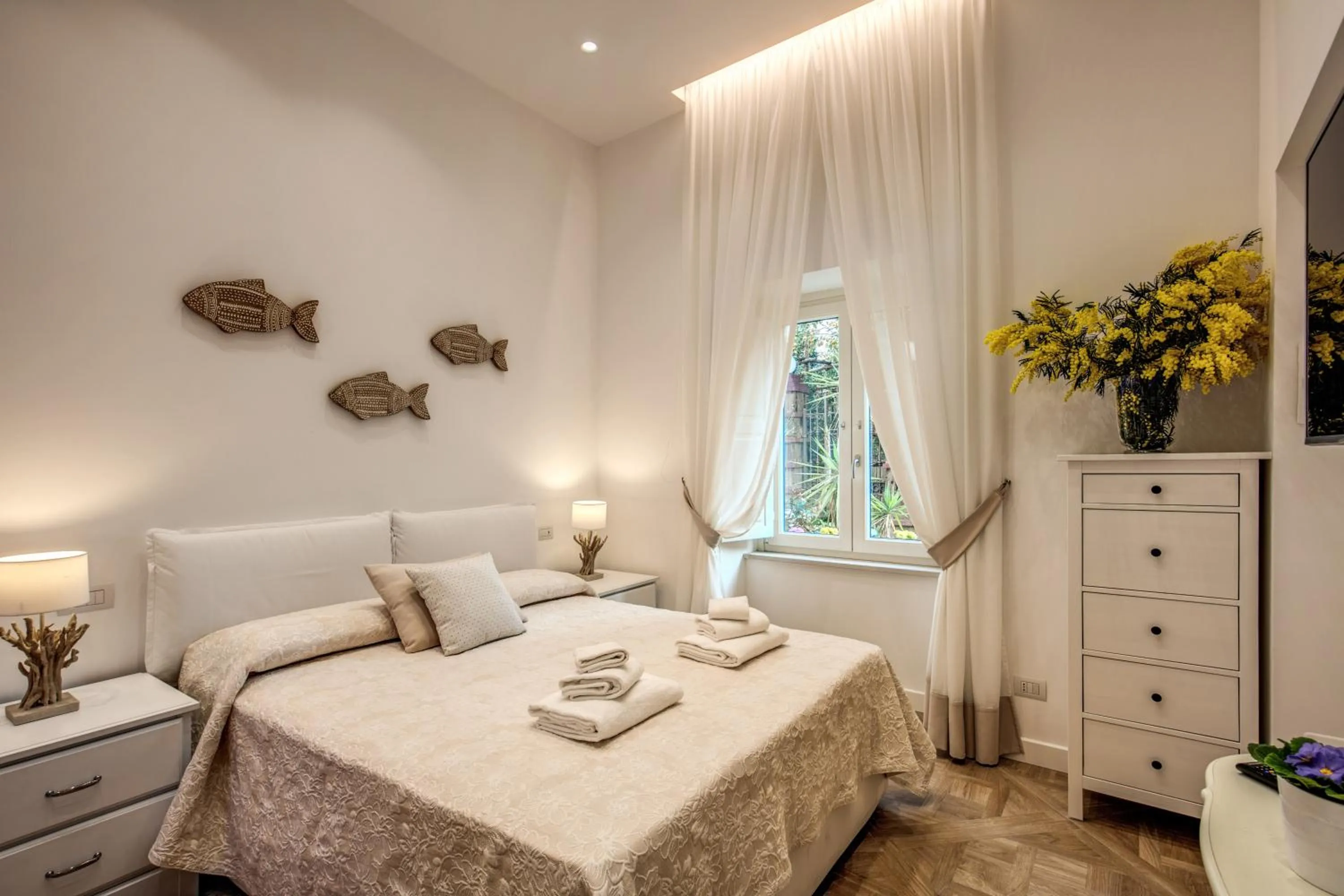 Day, Bed in Sorrento Square Suites