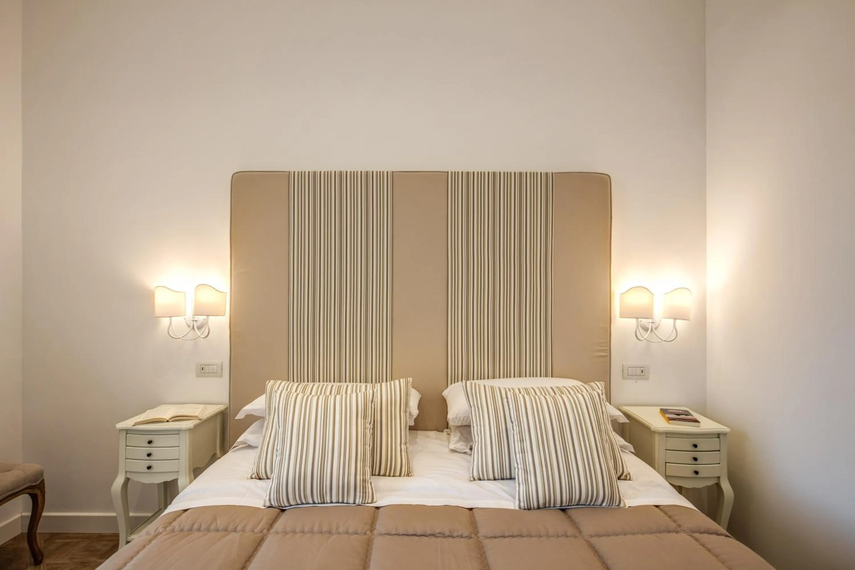 Decorative detail, Bed in Sorrento Square Suites