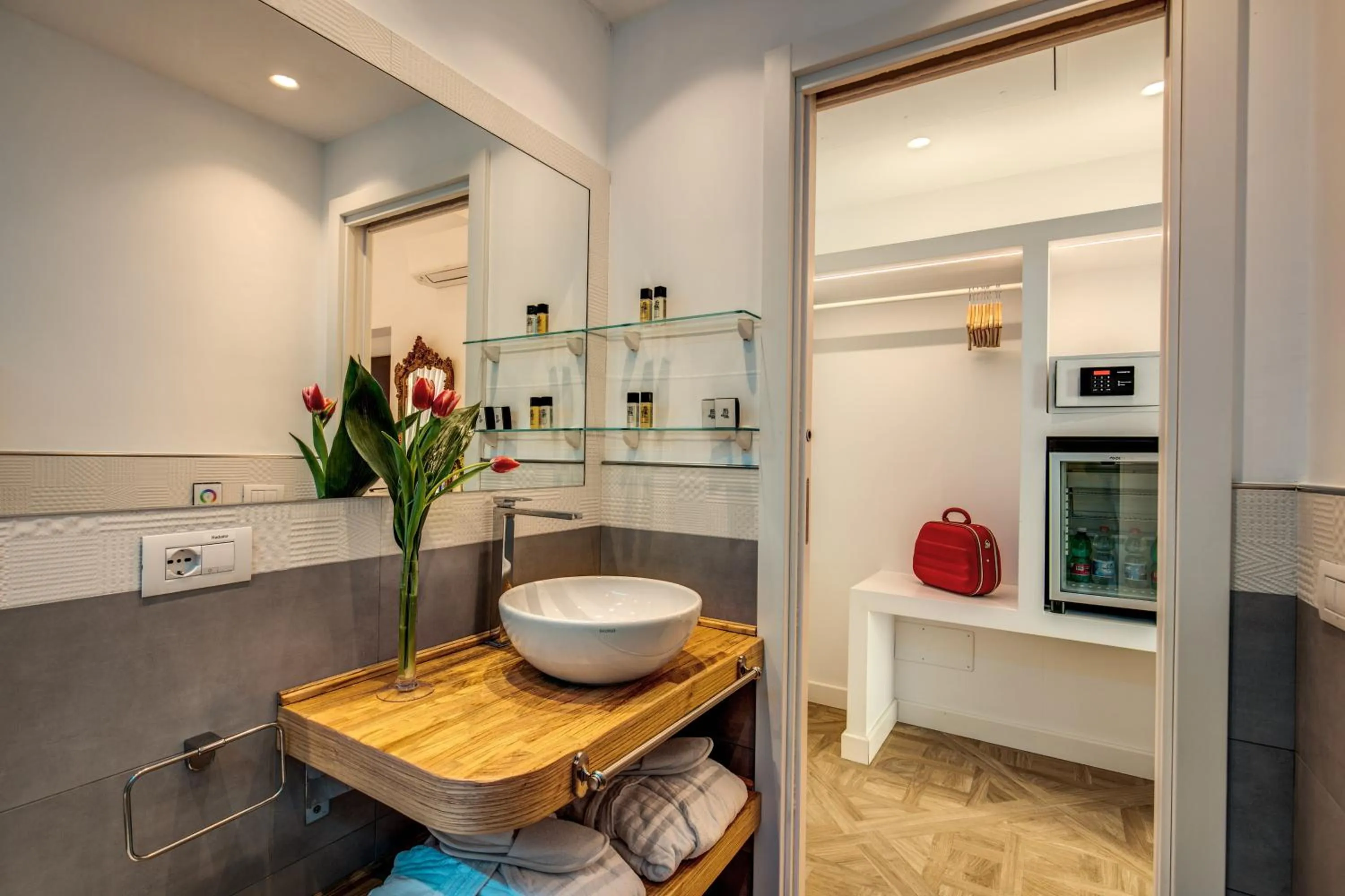 Bathroom in Sorrento Square Suites