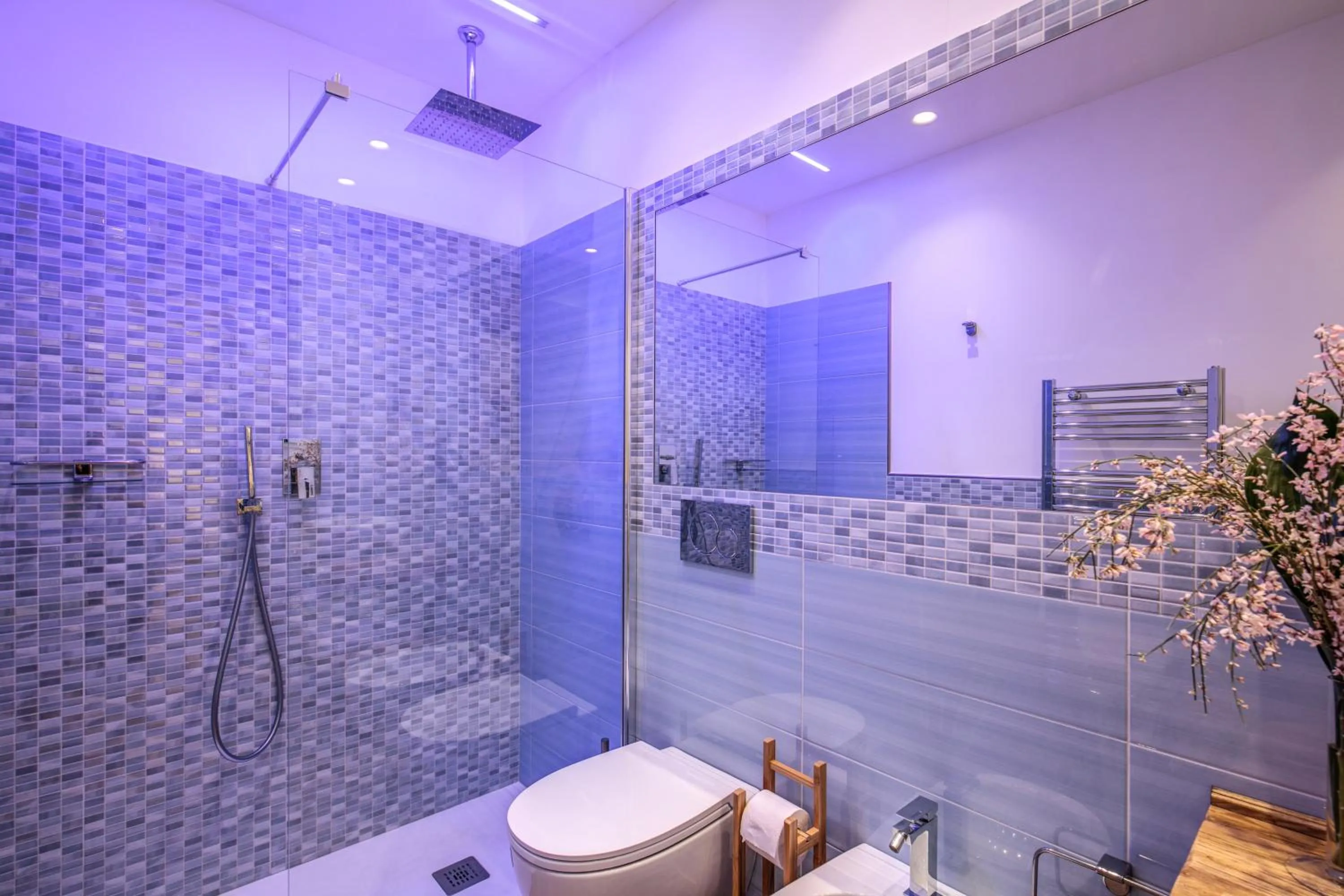 Bathroom in Sorrento Square Suites