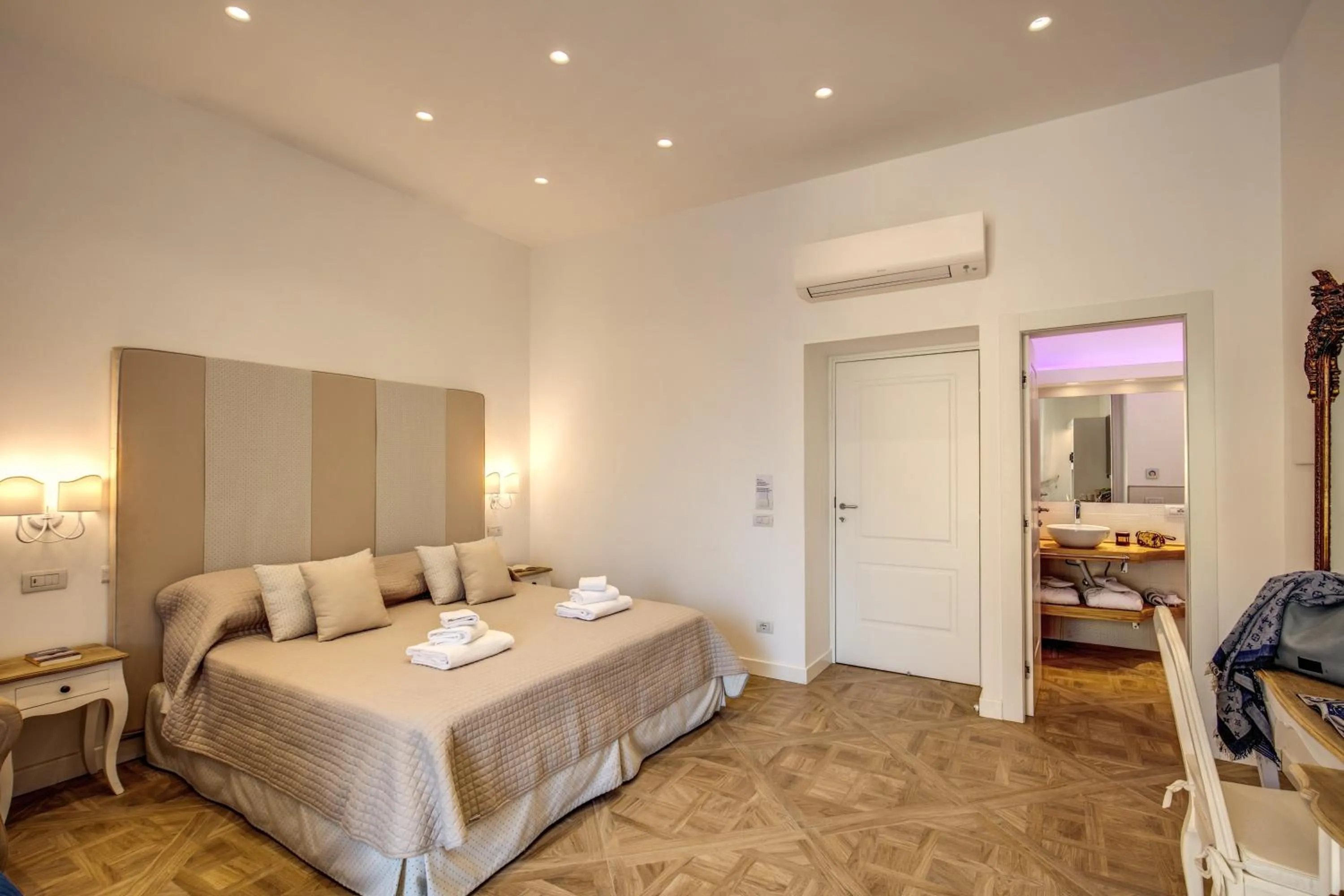 Bed in Sorrento Square Suites