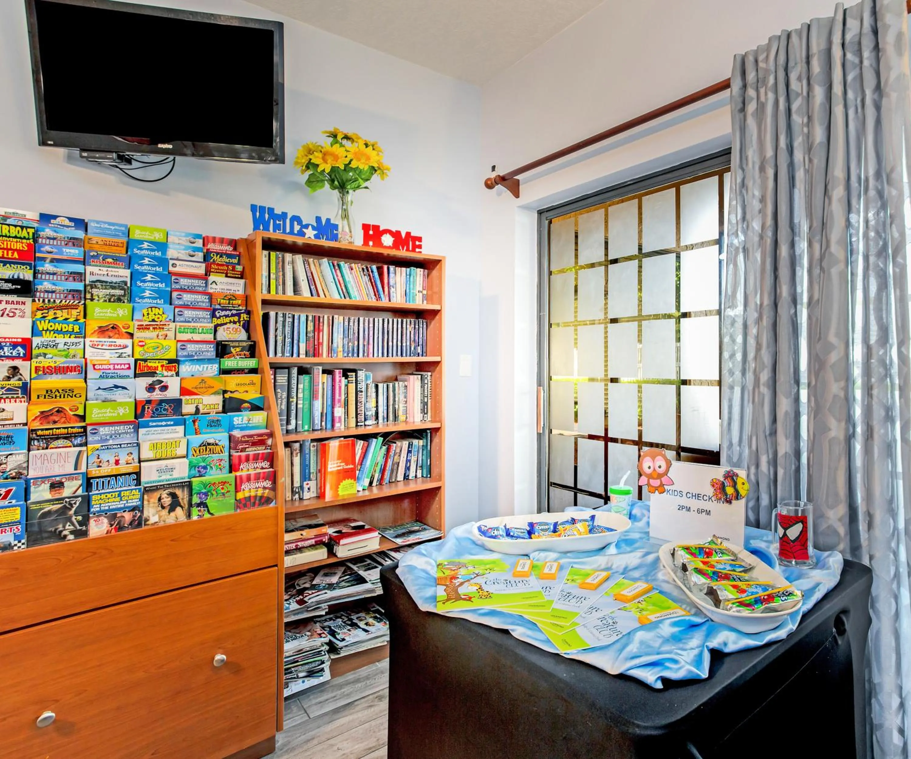 Lobby or reception, Bed in Alhambra Villas
