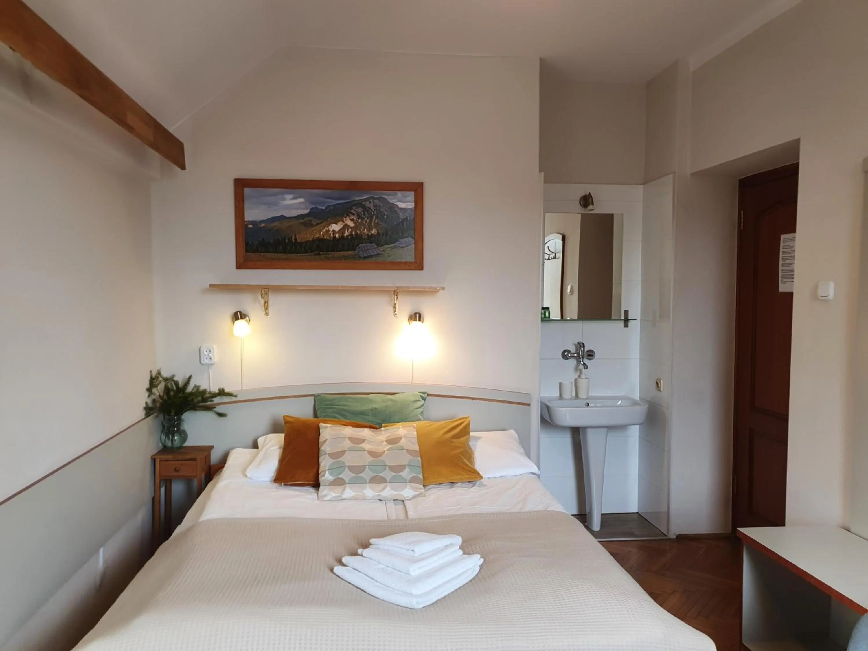 Photo of the whole room, Bed in Willa Iskra