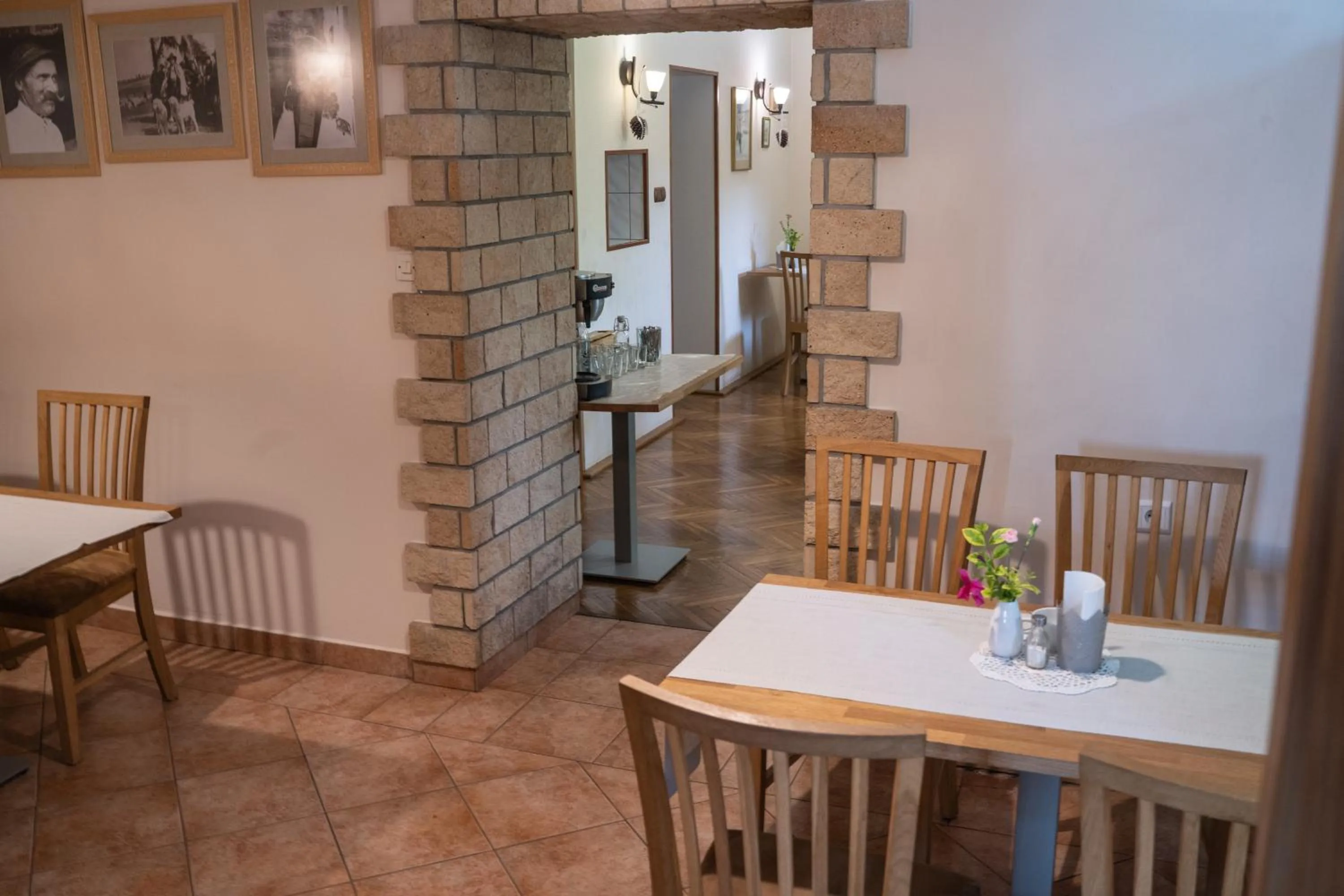 Restaurant/places to eat in Willa Iskra