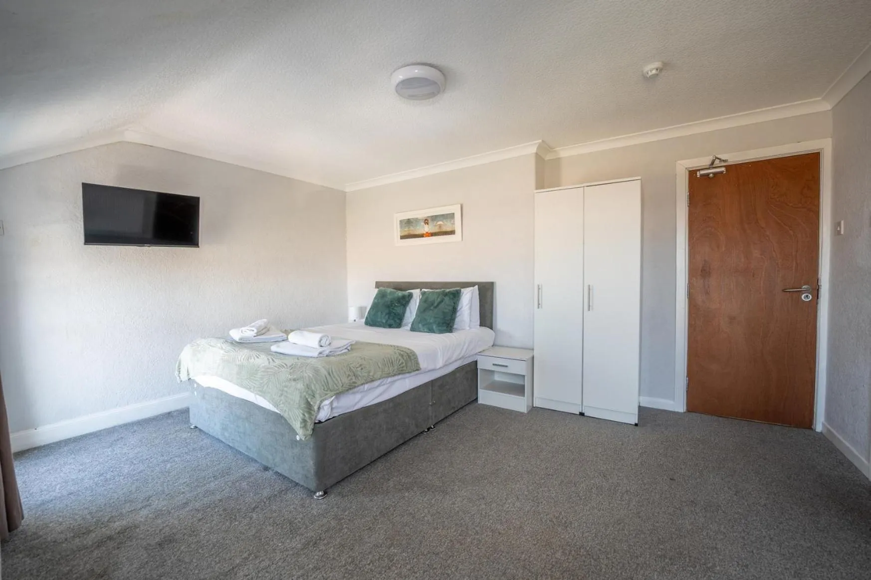 View (from property/room), Bed in The Clifton Seafront Hotel