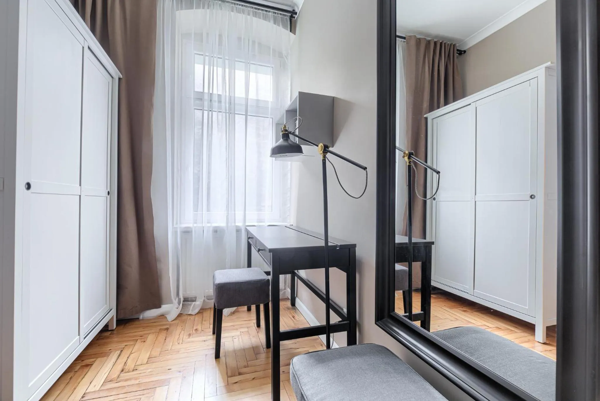 Library in MARGI Nell Apartament