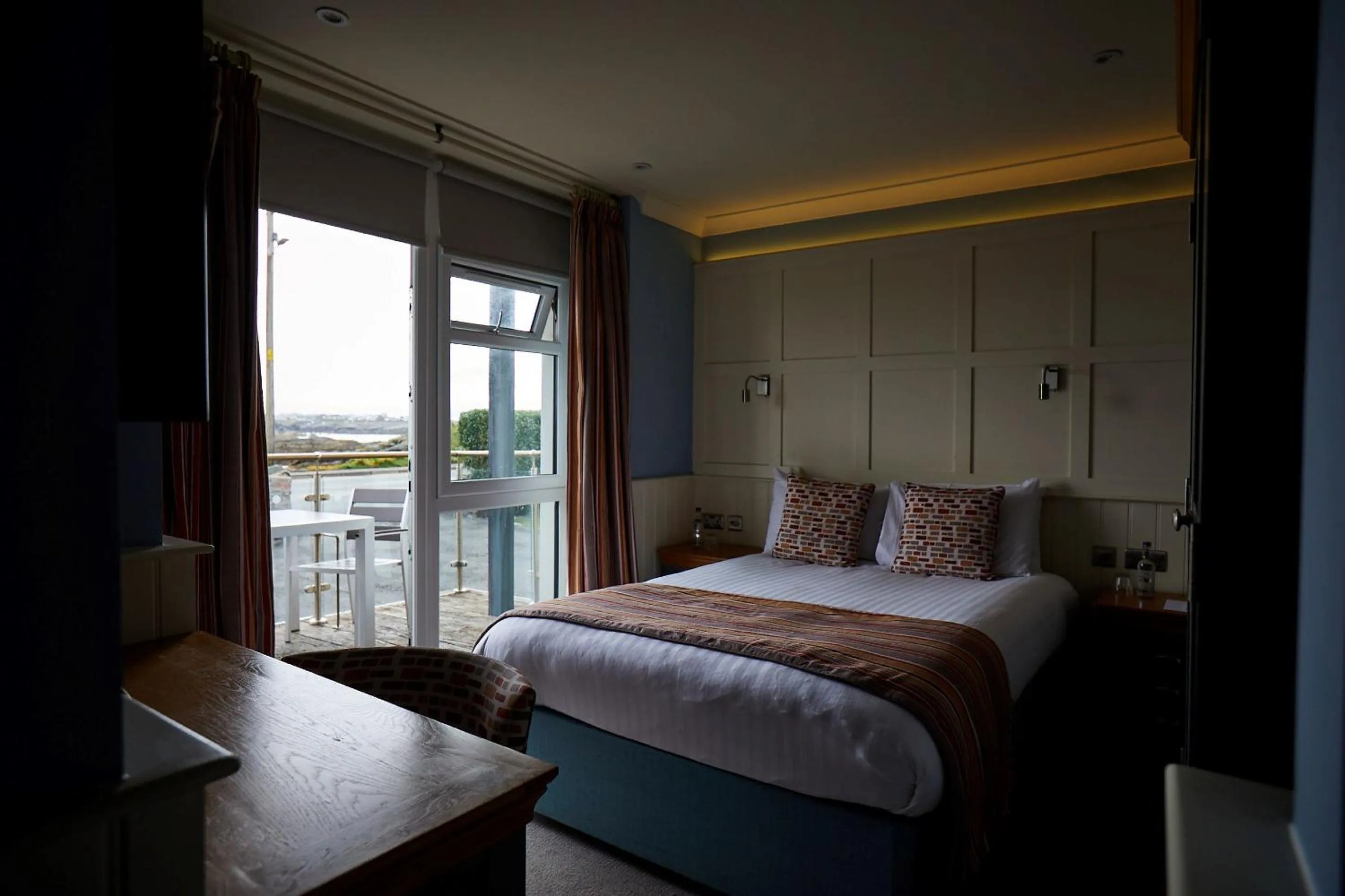 Bedroom, Bed in Trearddur Bay Hotel