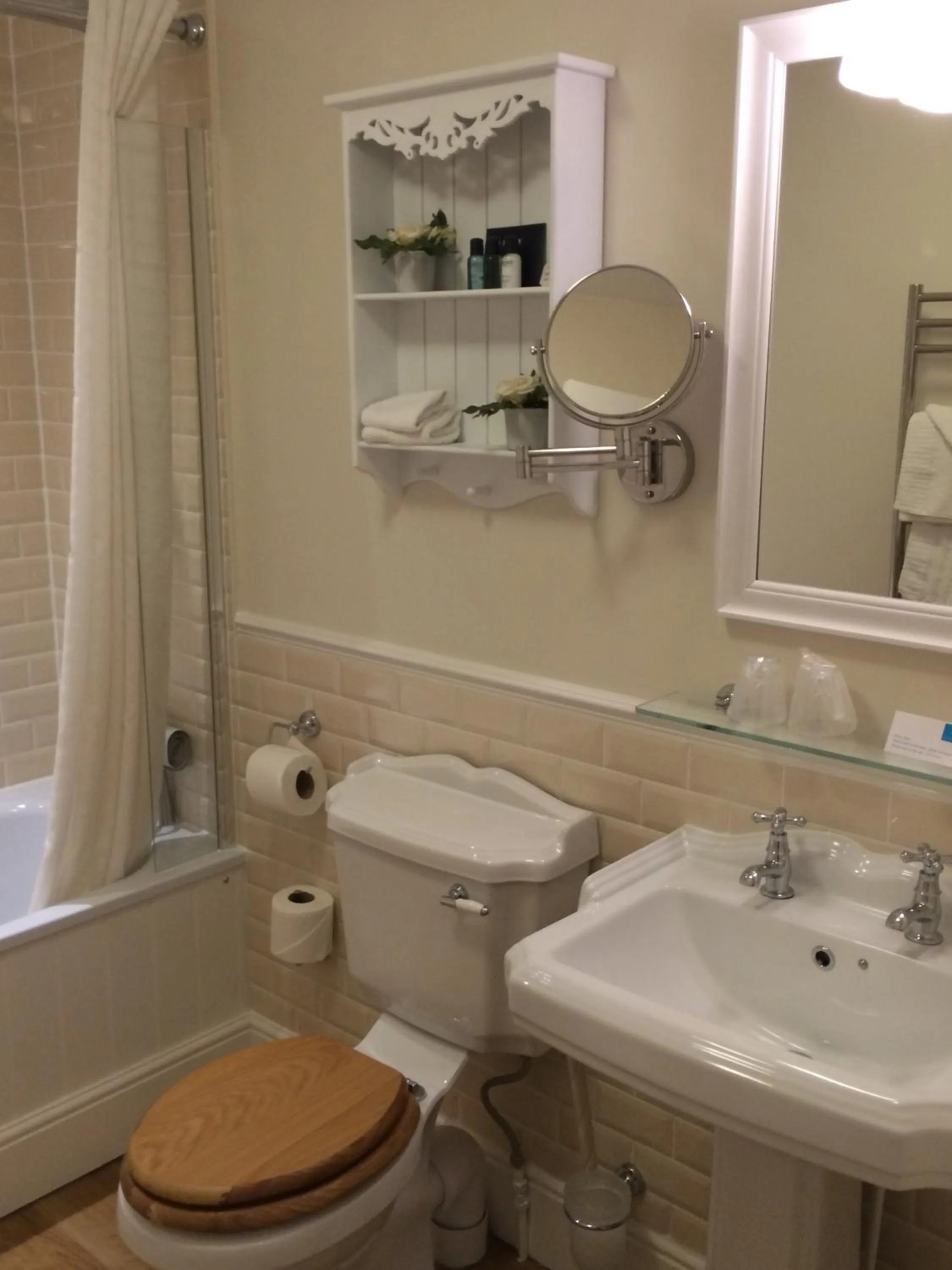 Bathroom in Trearddur Bay Hotel