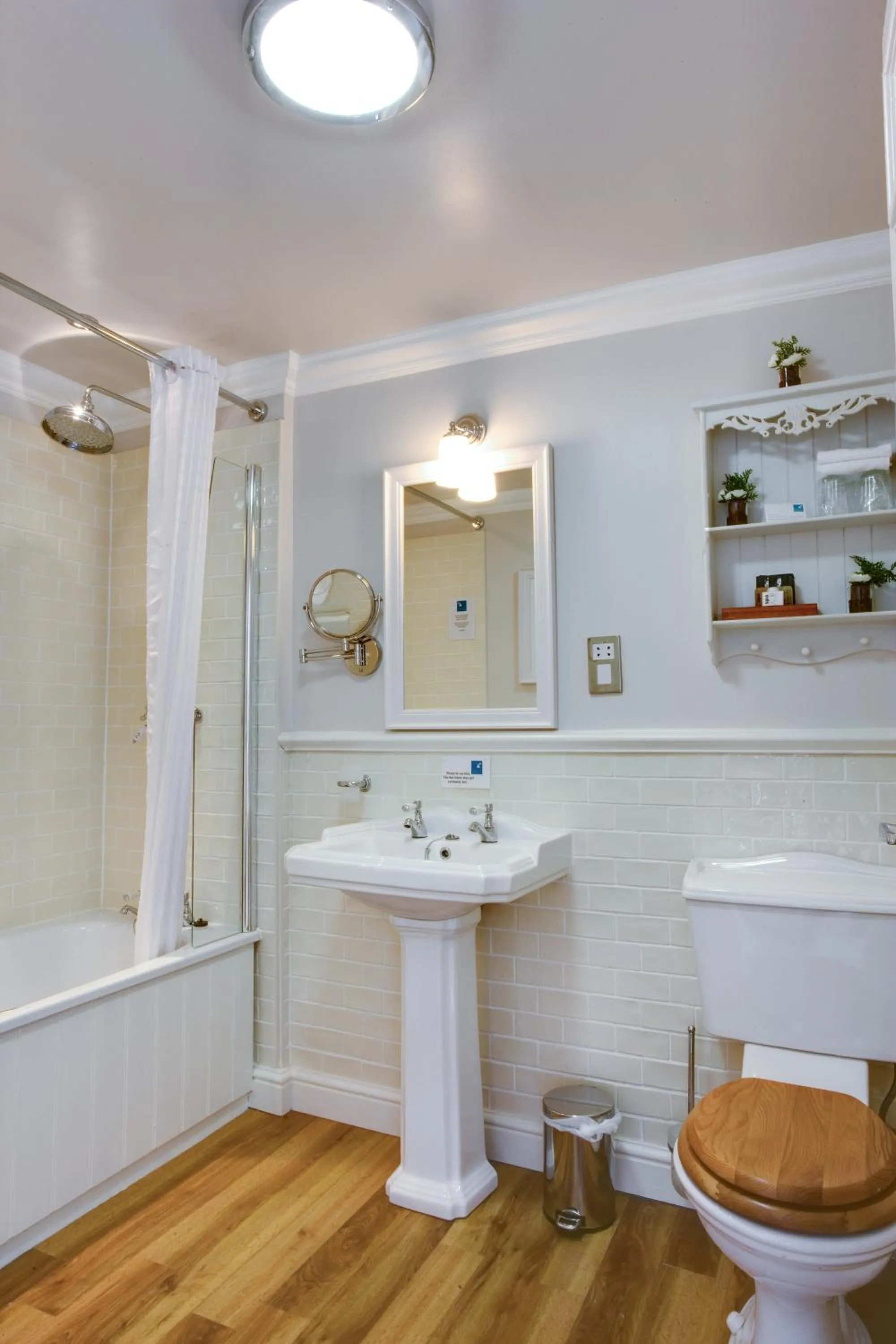 Bathroom in Trearddur Bay Hotel