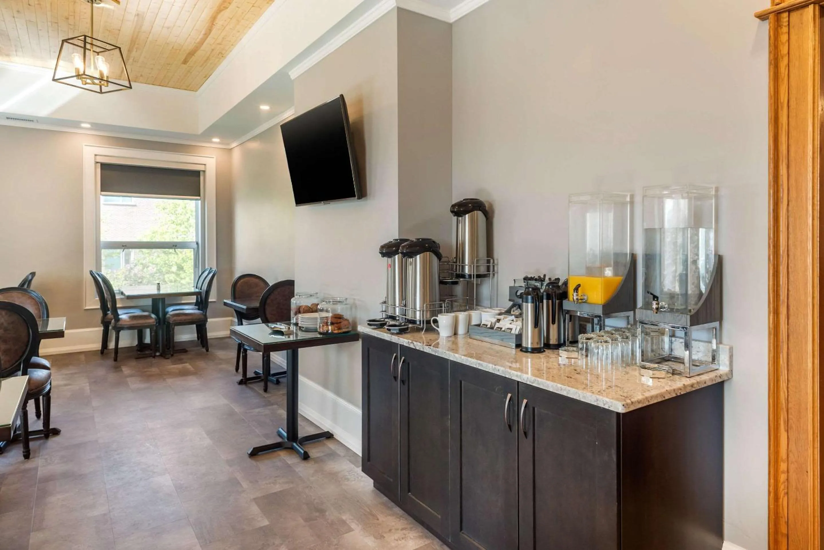 Breakfast in The Courthouse Hotel, an Ascend Collection Hotel