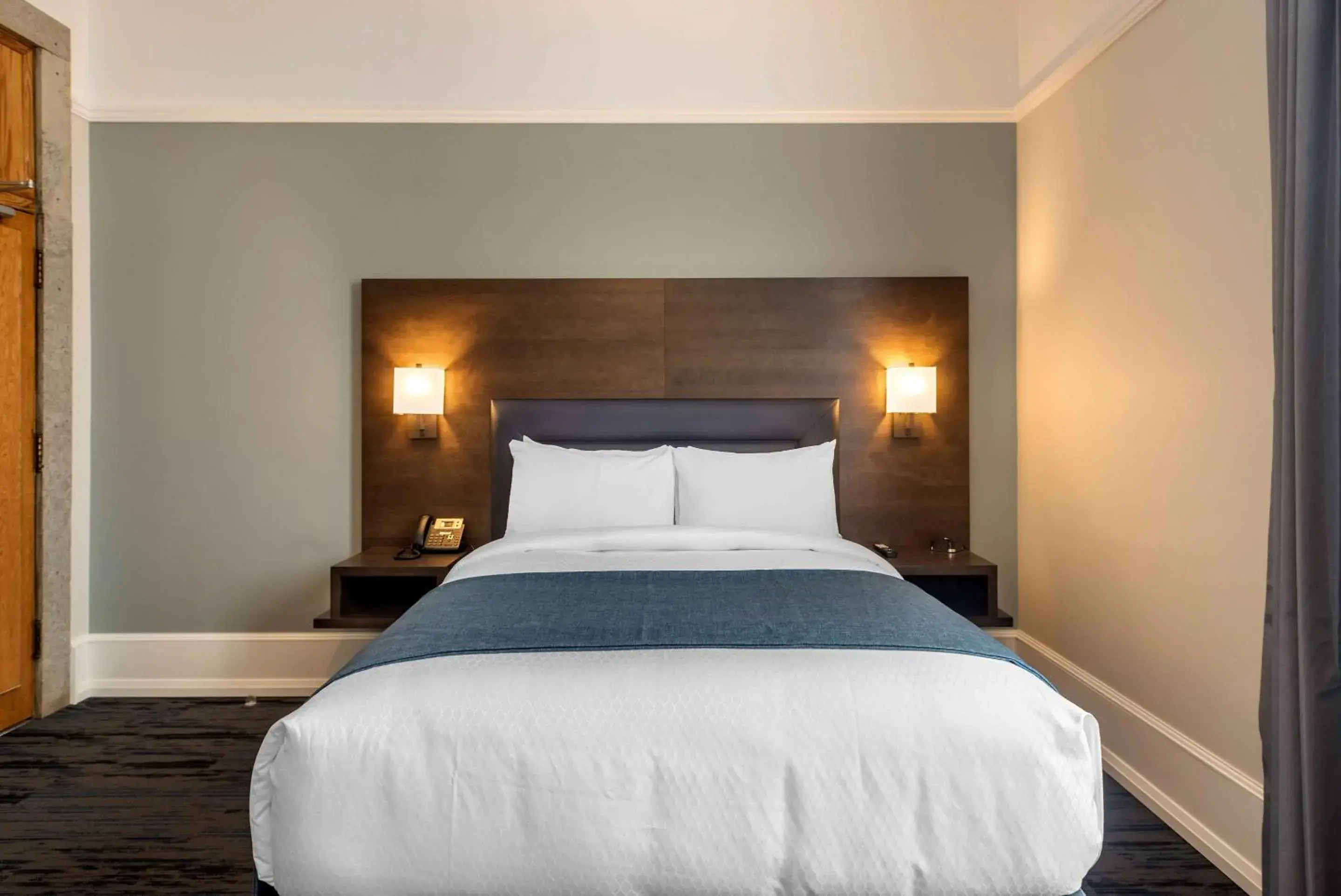 Standard Queen Room - Non-Smoking in The Courthouse Hotel, an Ascend Collection Hotel Standard Queen Room - Non-Smoking in The Courthouse Hotel, an Ascend Collection Hotel