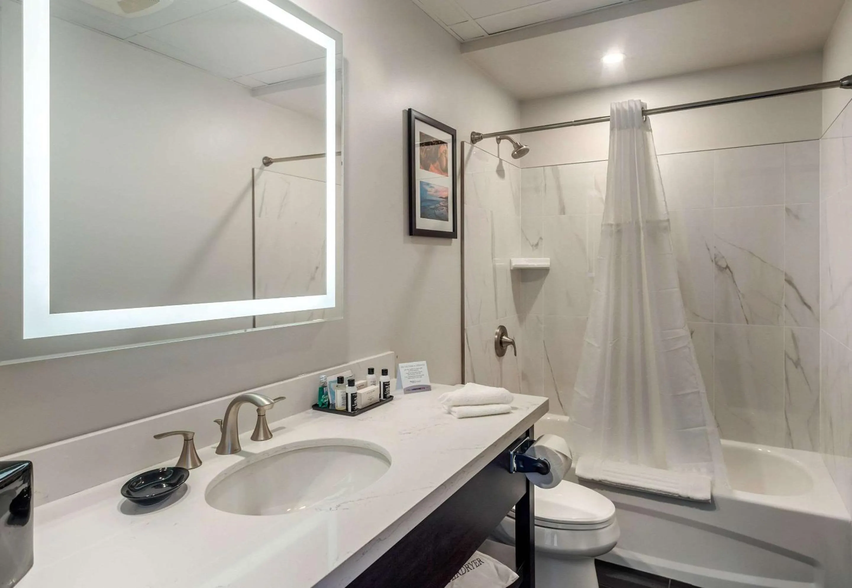 Bedroom in The Courthouse Hotel, an Ascend Collection Hotel