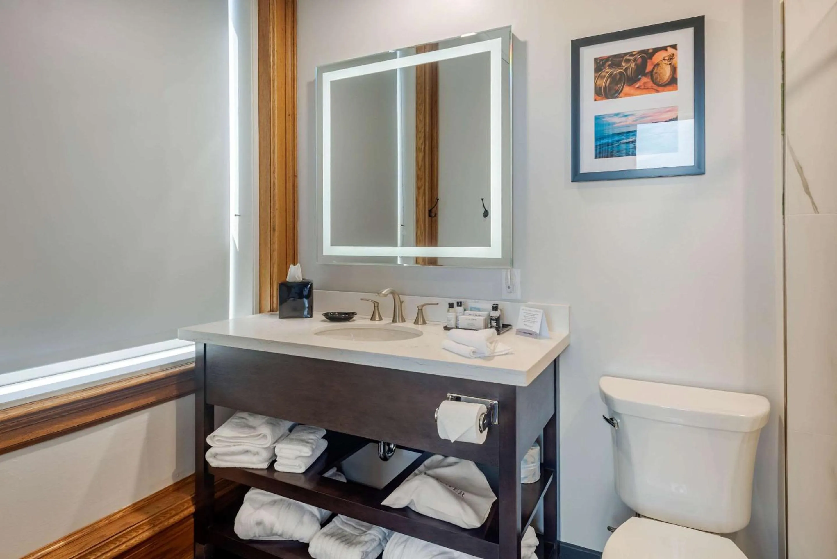 Bedroom in The Courthouse Hotel, an Ascend Collection Hotel