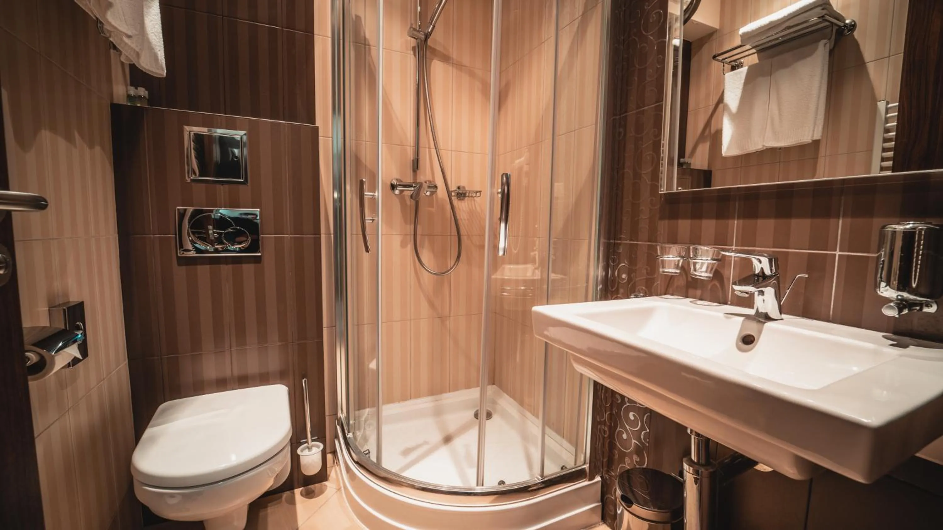 Shower in Dom zdravia - KÚPELE PIENINY