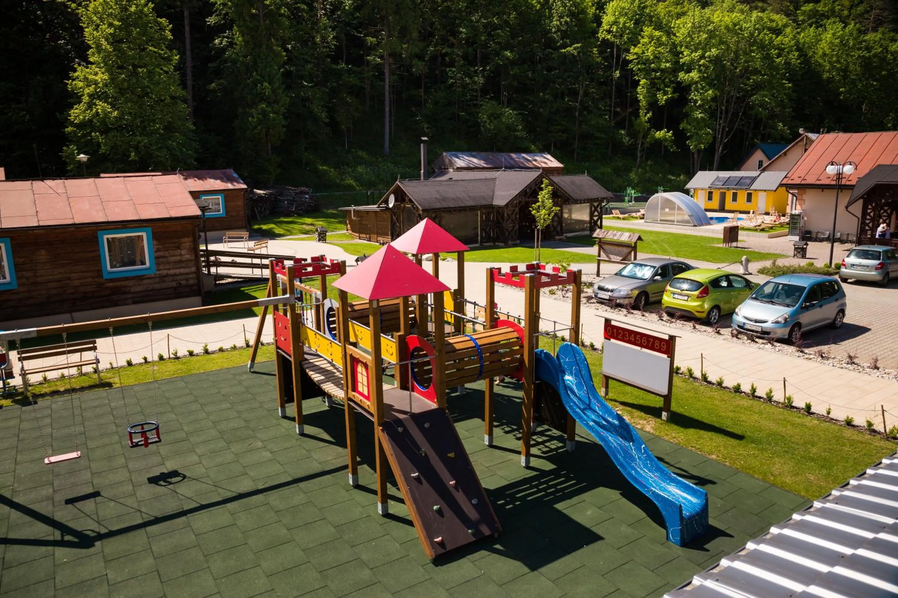 Children play ground in Kúpeľné domčeky - KÚPELE ČERVENÝ KLÁŠTOR Smerdžonka