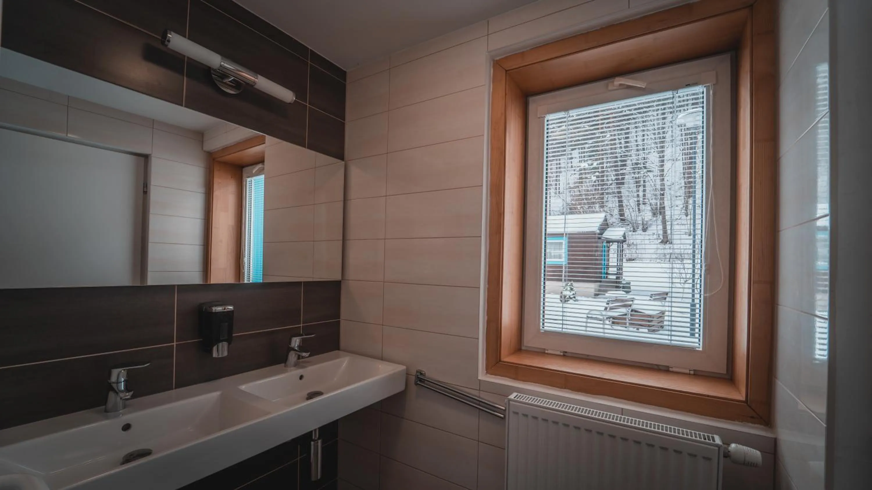 Shower in Kúpeľné domčeky - KÚPELE ČERVENÝ KLÁŠTOR Smerdžonka