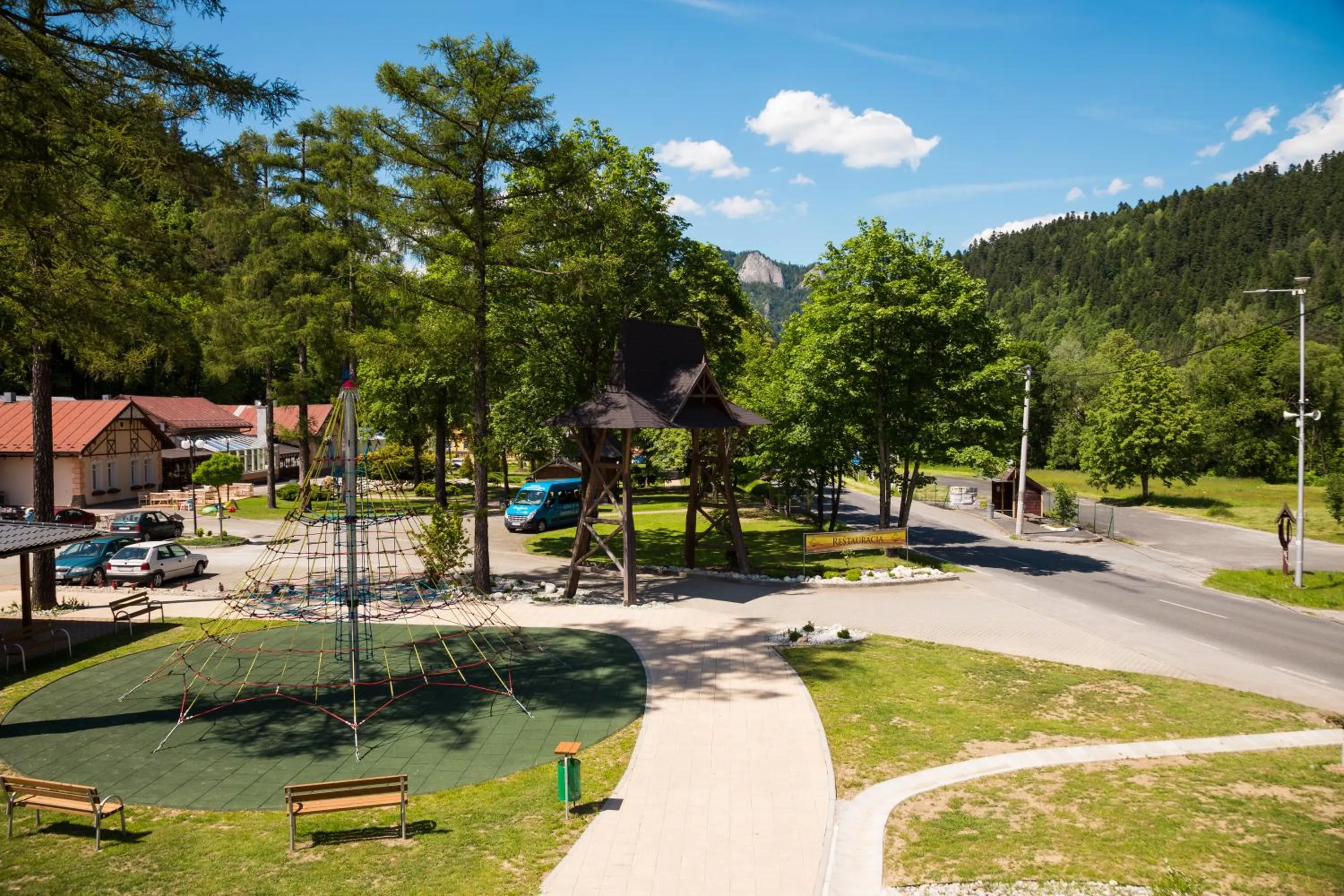 Children play ground in Kúpeľné domčeky - KÚPELE ČERVENÝ KLÁŠTOR Smerdžonka