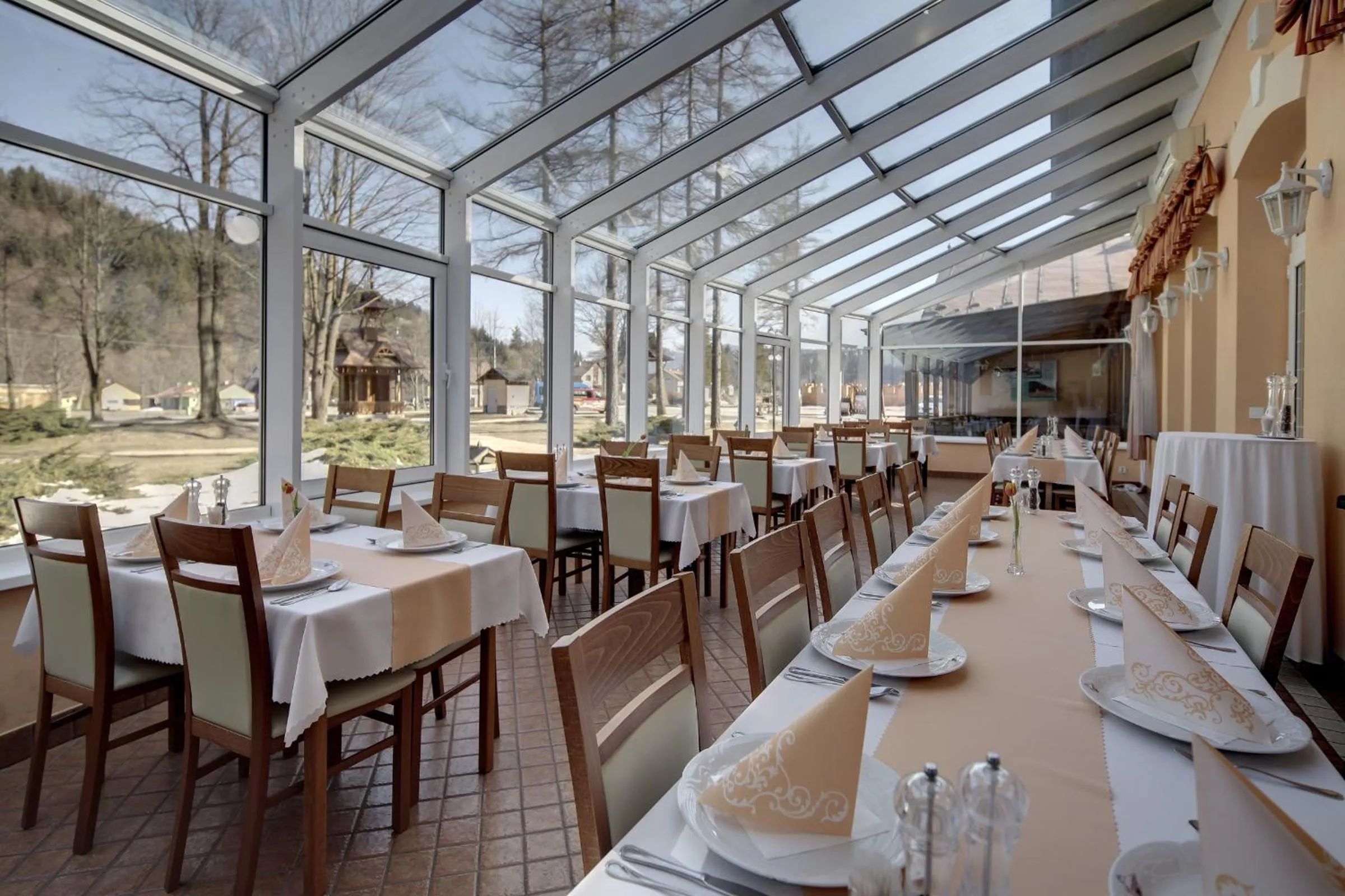 Restaurant/places to eat in Kúpeľné domčeky - KÚPELE ČERVENÝ KLÁŠTOR Smerdžonka