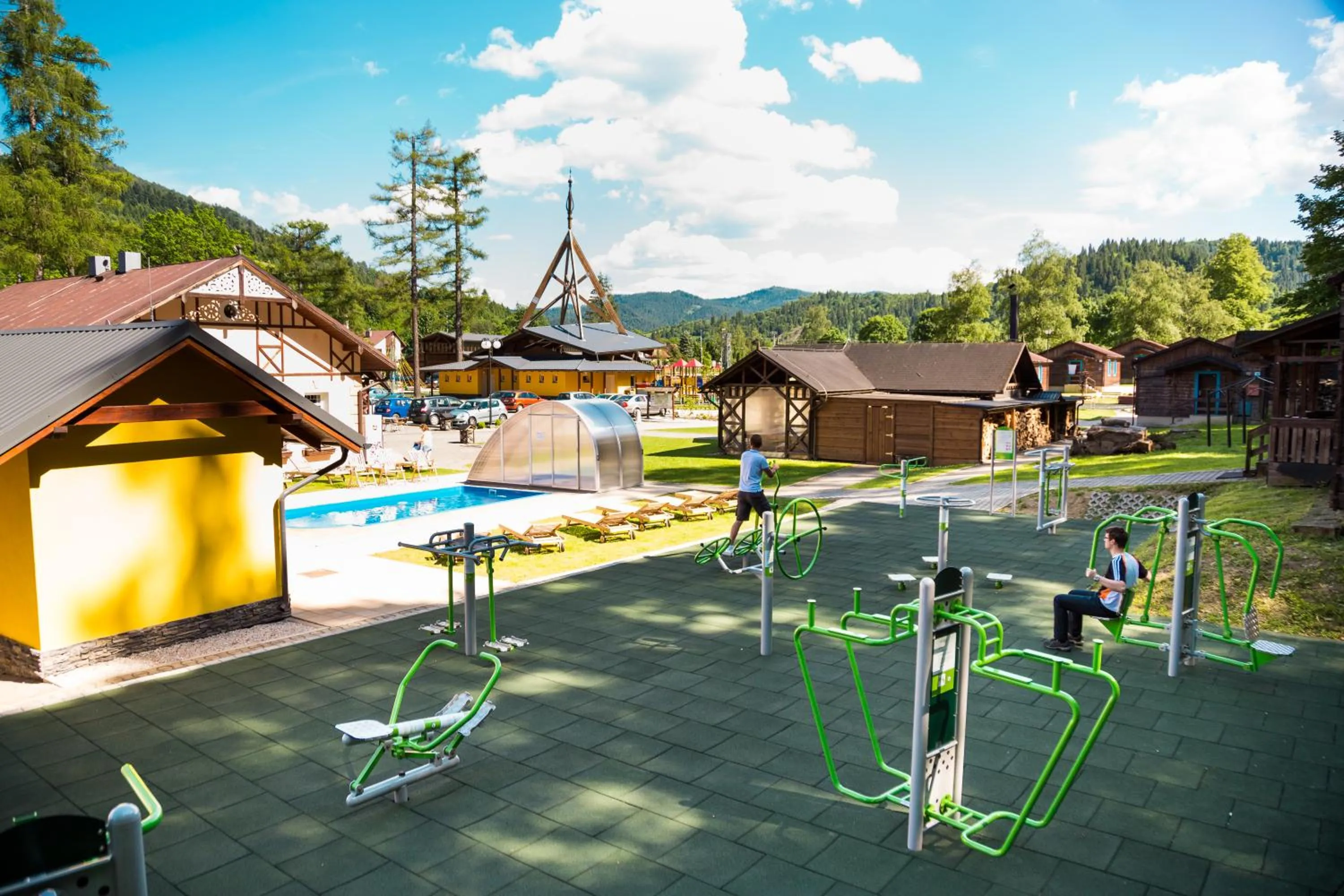 Children play ground in Kúpeľné domčeky - KÚPELE ČERVENÝ KLÁŠTOR Smerdžonka