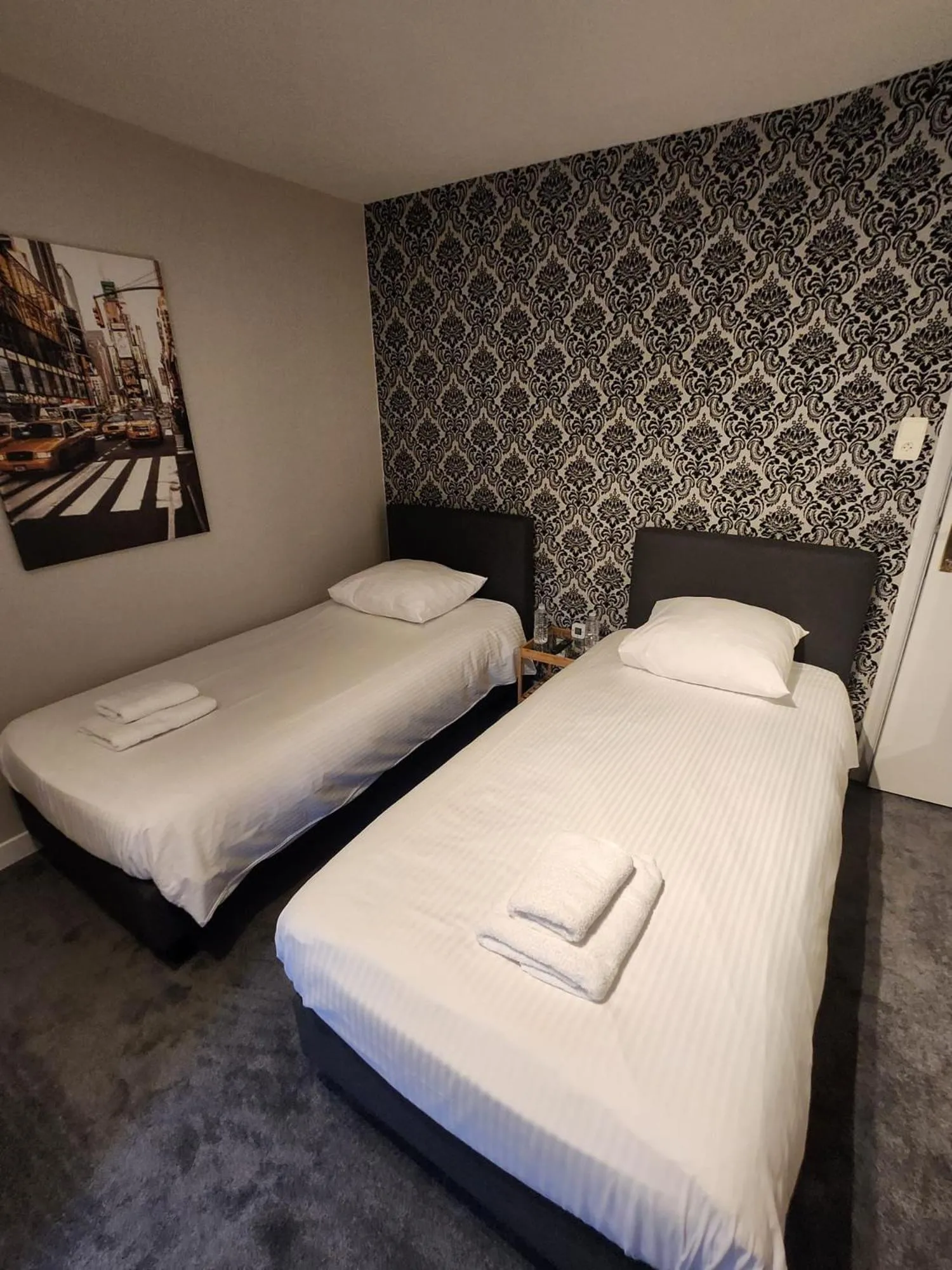 Bed in Hôtel Francorchamps Pitlane Lodge